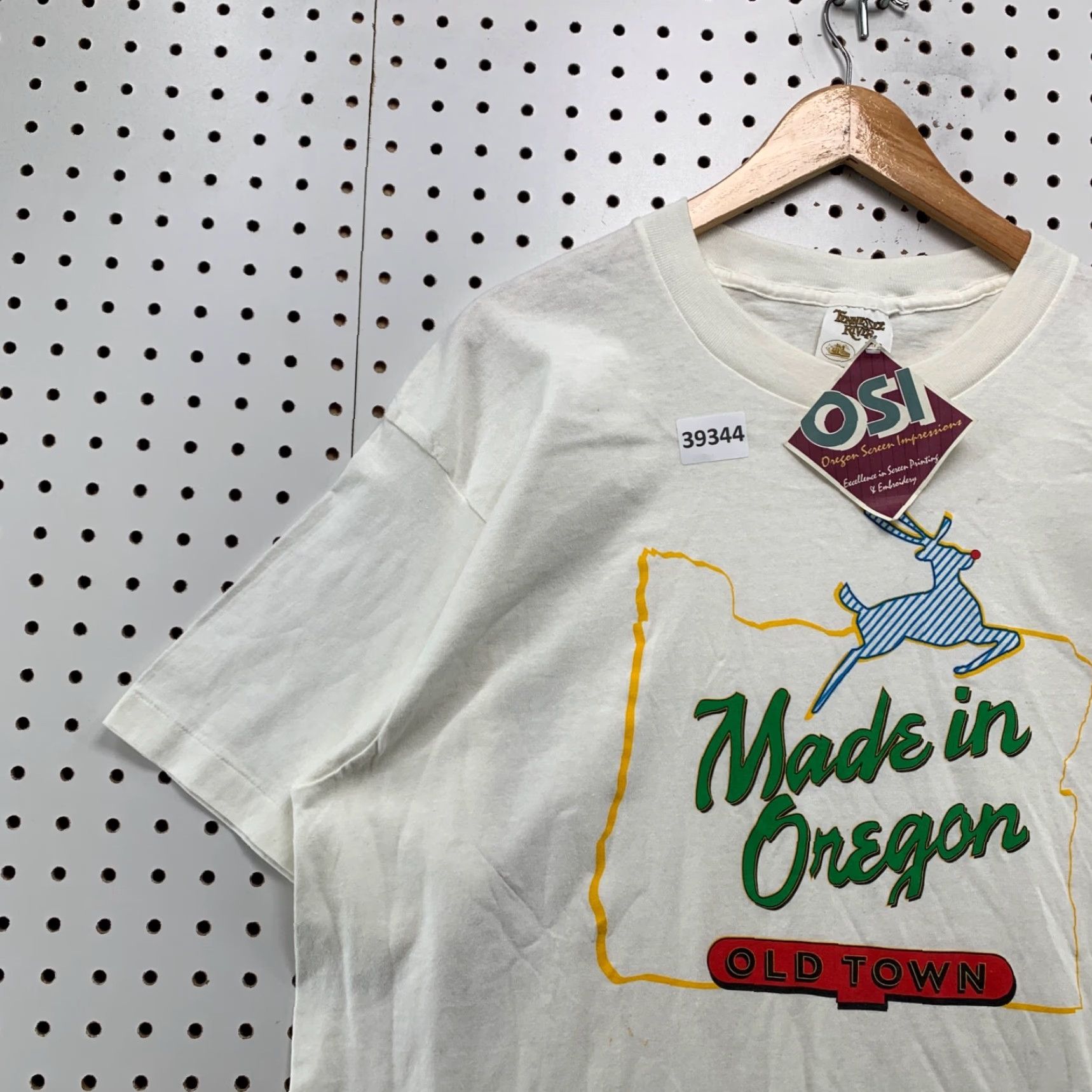 Vintage Vintage 90s Oregon Old Town T-Shirt Men XL White Graphic Print Made in USA Size US XL / EU 56 / 4 - 6 Thumbnail