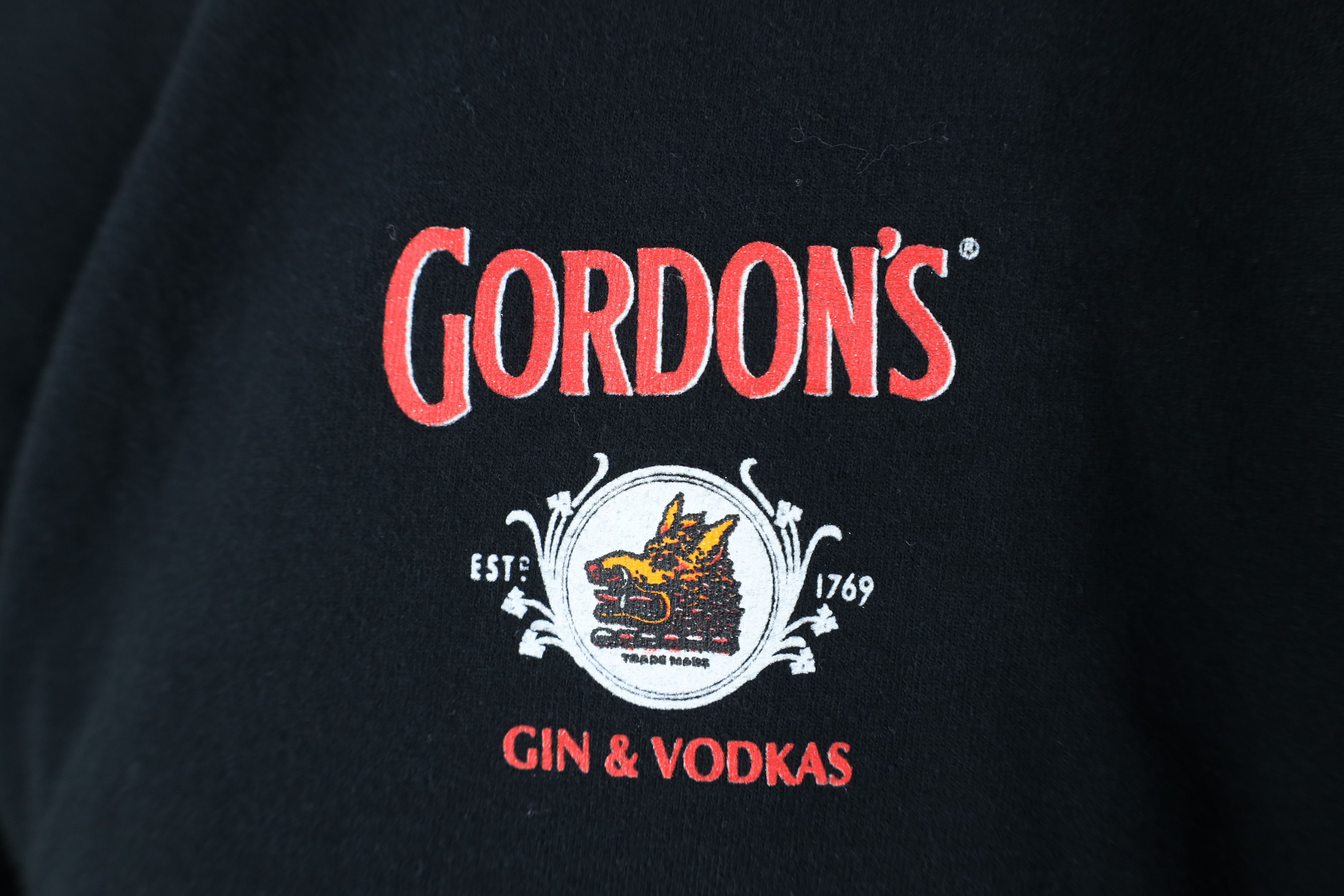 Vintage Vintage 90s Gordons and Vodkas Short Sleeve T-Shirt Black Size US L / EU 52-54 / 3 - 4 Thumbnail