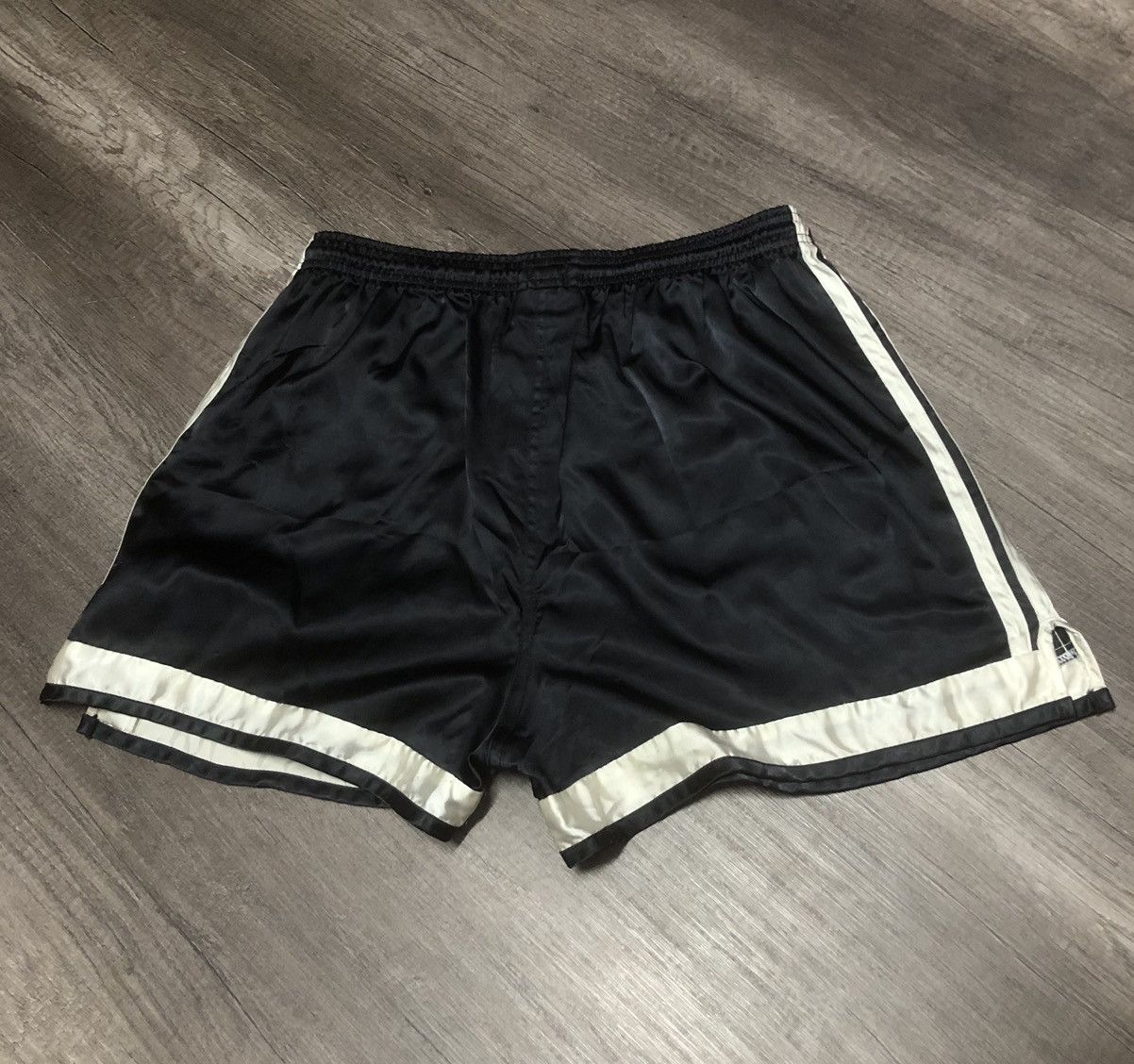 Adidas × Vintage Vintage Adidas Short Pant Sportswear Stretchable Waist Size US 34 / EU 50 - 6 Thumbnail