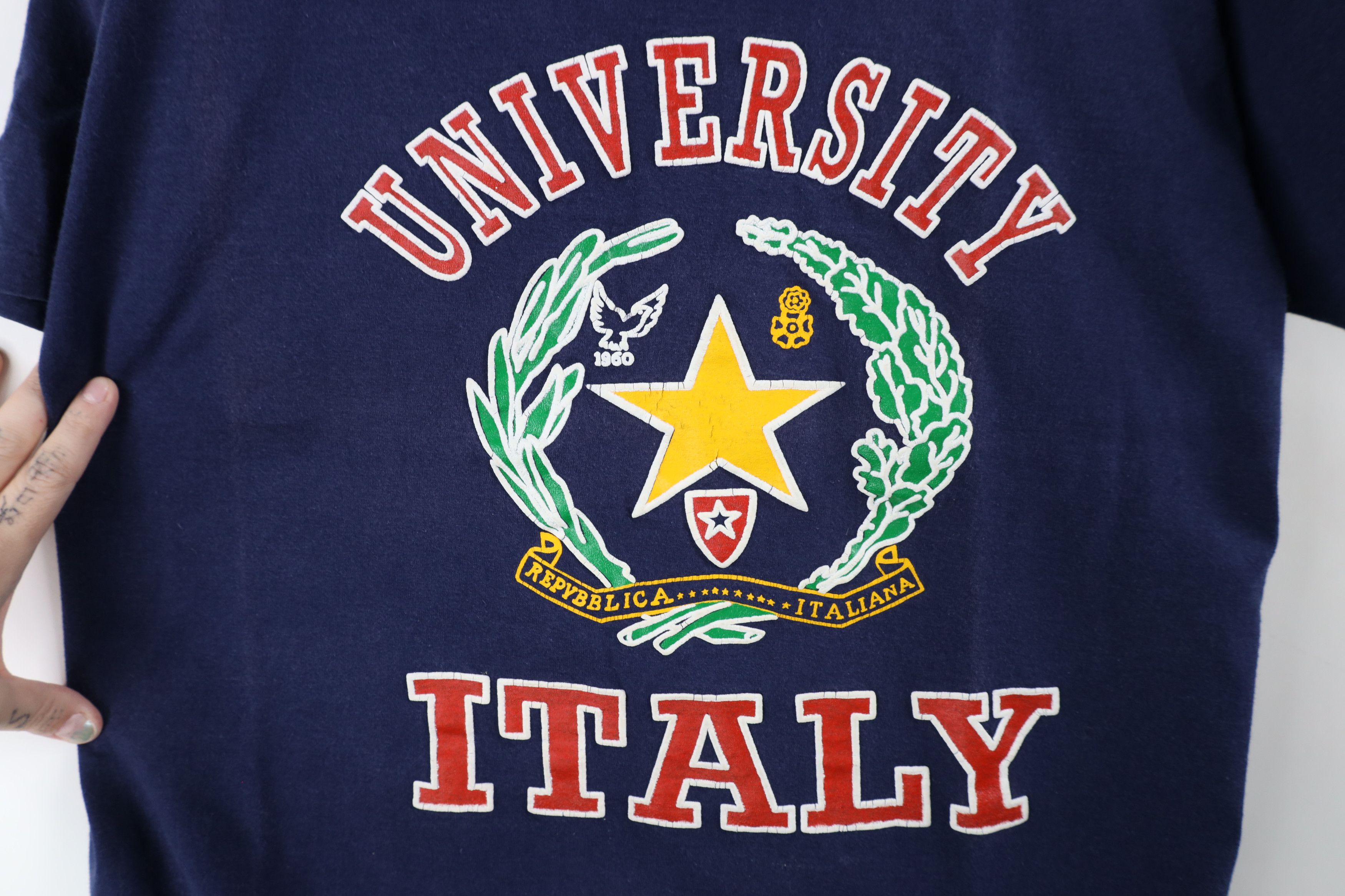 Vintage Vintage 90s Streetwear Out University of Italy T-Shirt USA Size US XL / EU 56 / 4 - 4 Thumbnail
