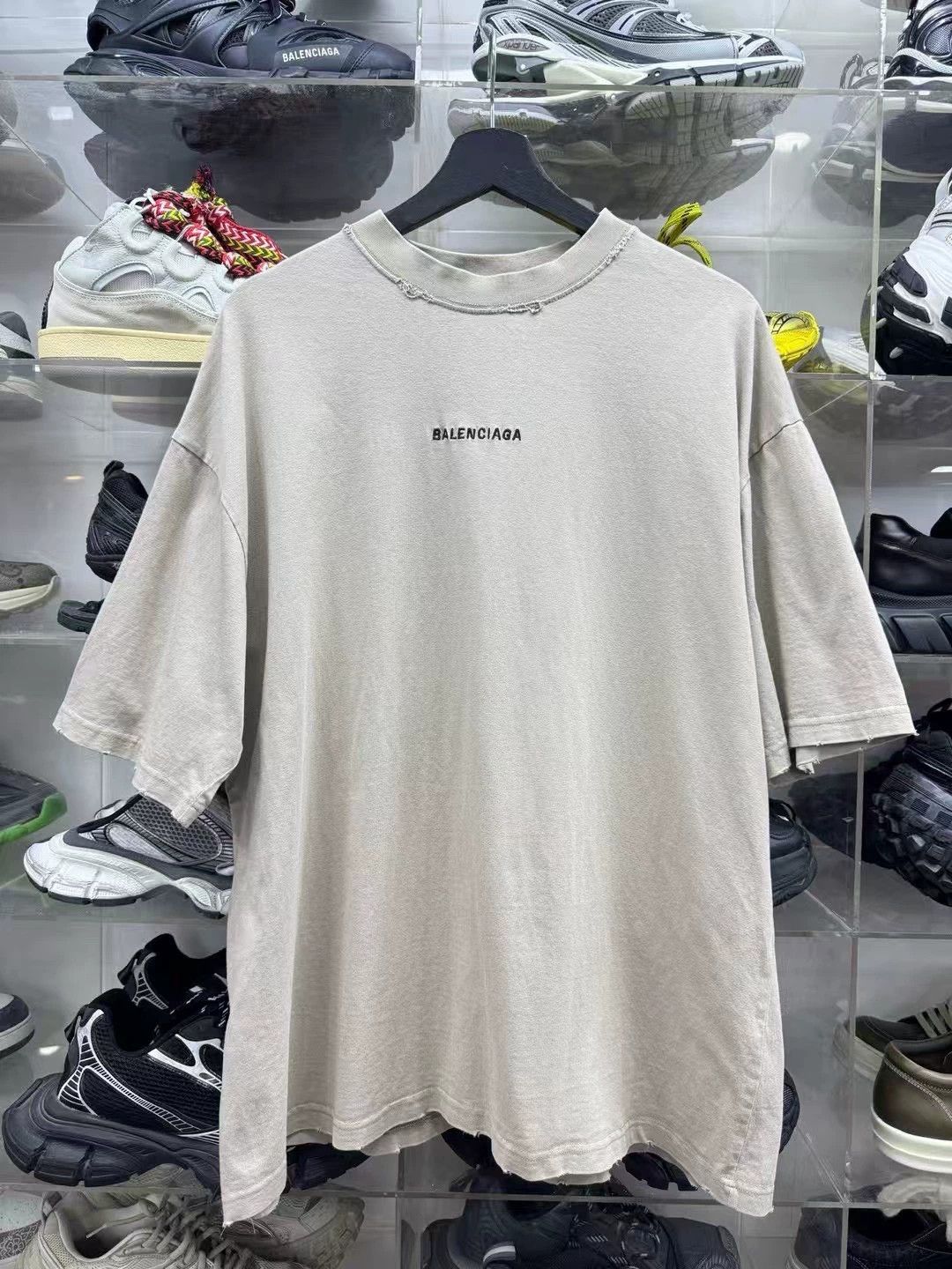 Balenciaga Chest Logo Distressed T-shirt - dmc
