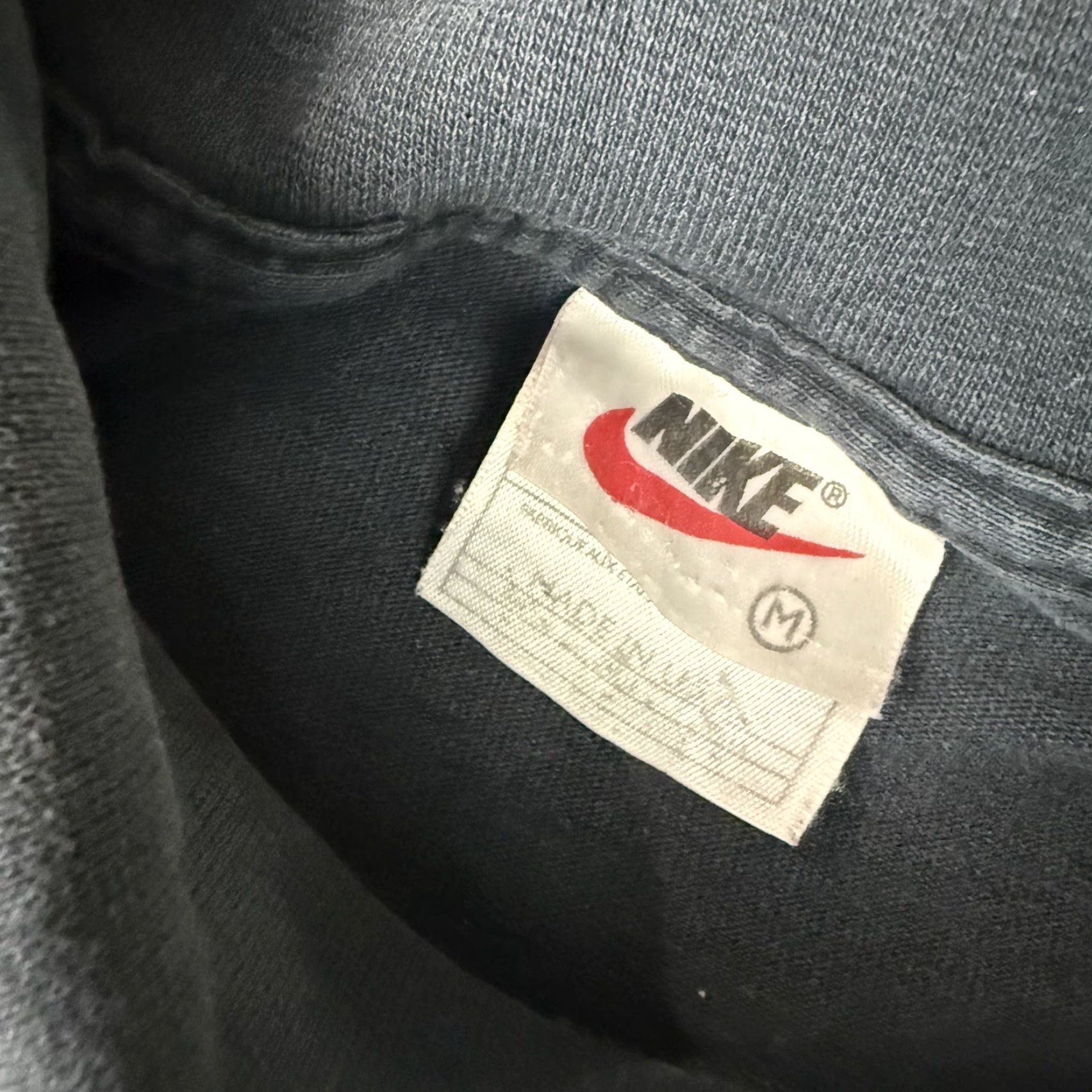 Nike VINTAGE Nike Sweatshirt Mens M Black Essential Turtleneck Swoosh Distressed Size US M / EU 48-50 / 2 - 4 Thumbnail