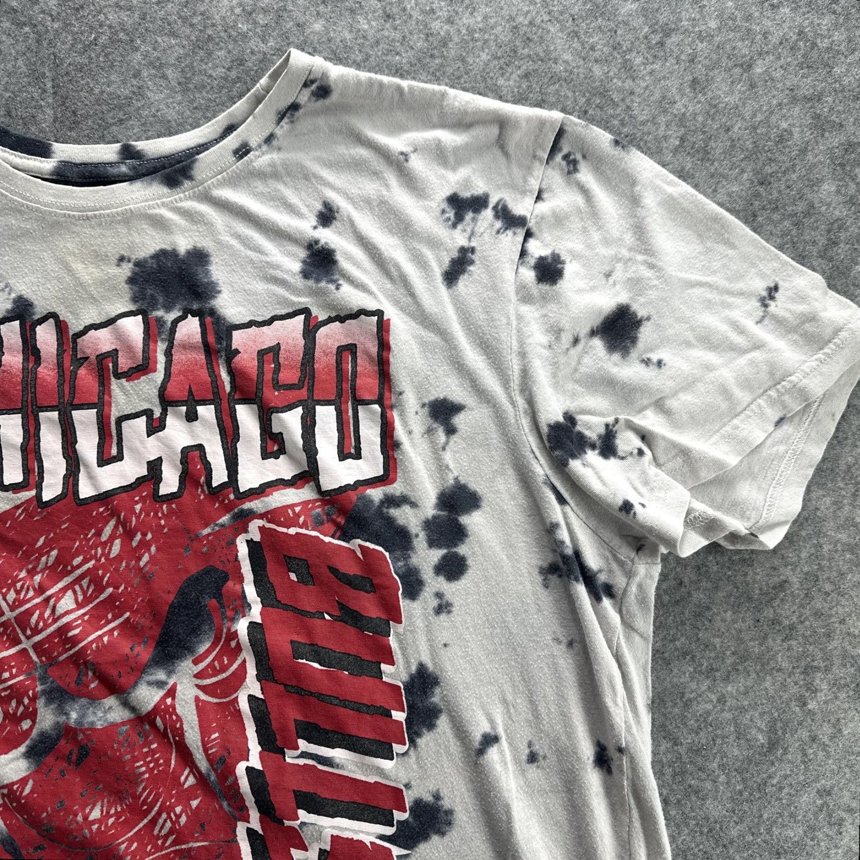 NBA VINTAGE Chicago Bulls Shirt Mens Large Gray Tie Dye NBA Basketball Graphic 1966 Retro Mens Size US L / EU 52-54 / 3 - 5 Thumbnail