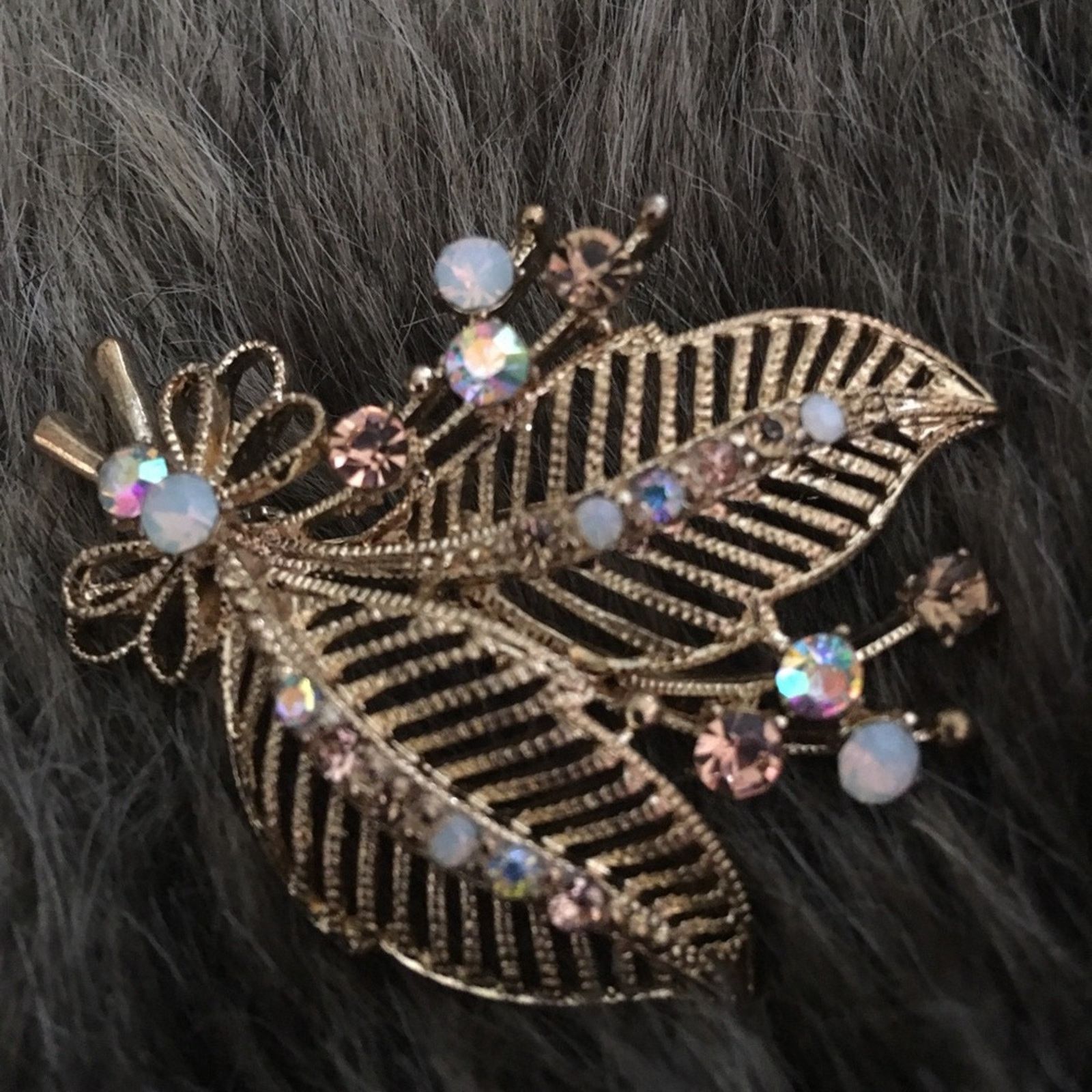 Vintage Vintage gold tone leaf with stones brooch pin Size ONE SIZE - 1 Thumbnail