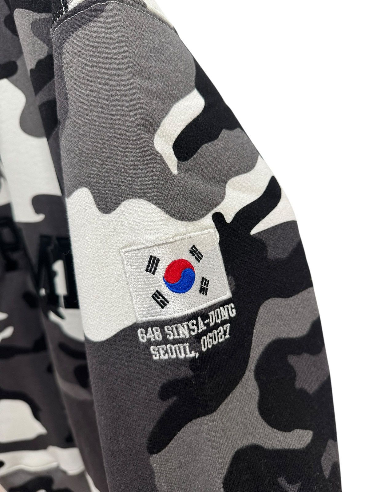 Supreme Supreme Seoul Shop Flag Half Zip Pullover Snow Camo Size US L / EU 52-54 / 3 - 3 Thumbnail
