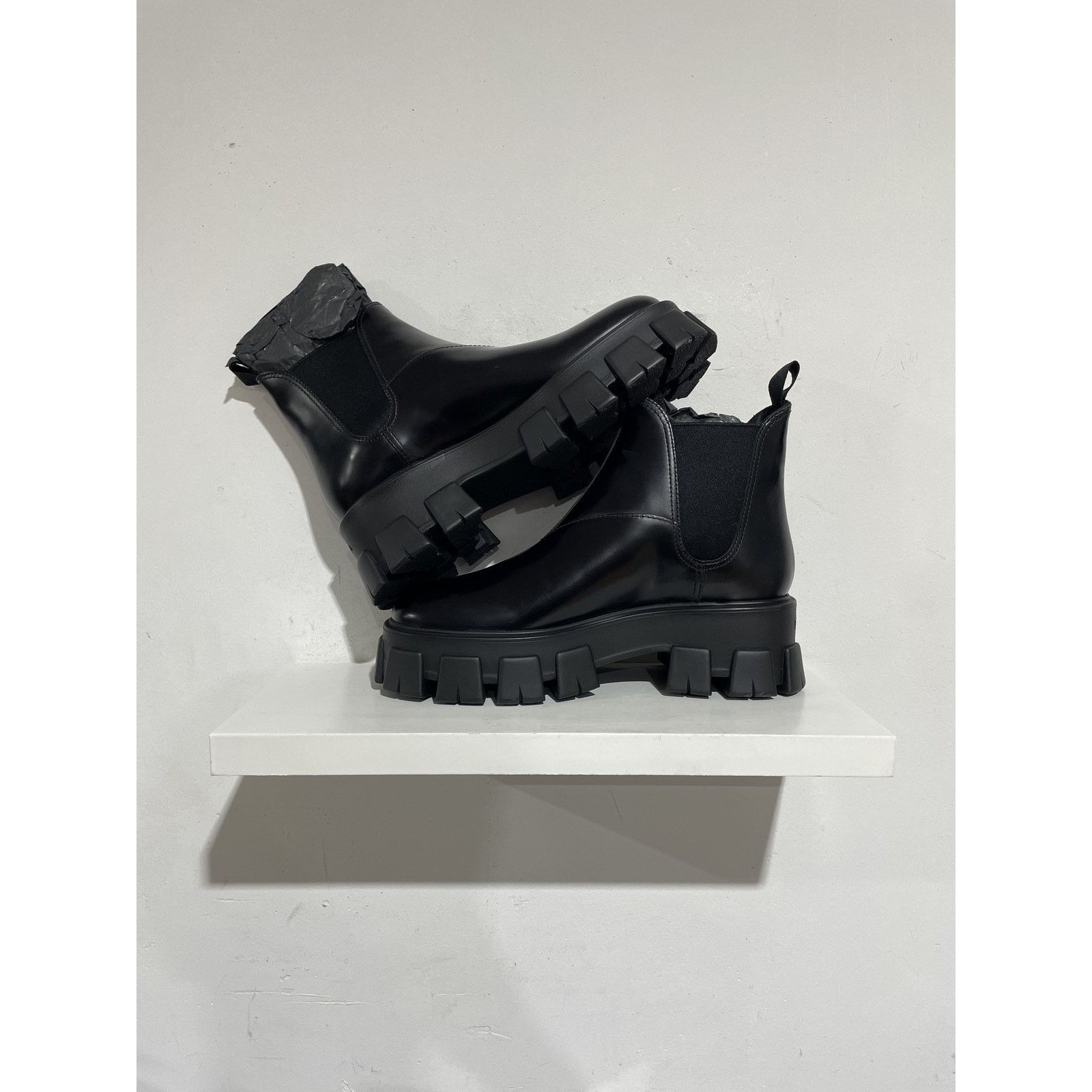 Prada PRADA MONOLITH BRUSHED BLACK LEATHER CHELSEA BOOTS SIZE 8 Size US 8 / EU 41 - 2 Thumbnail