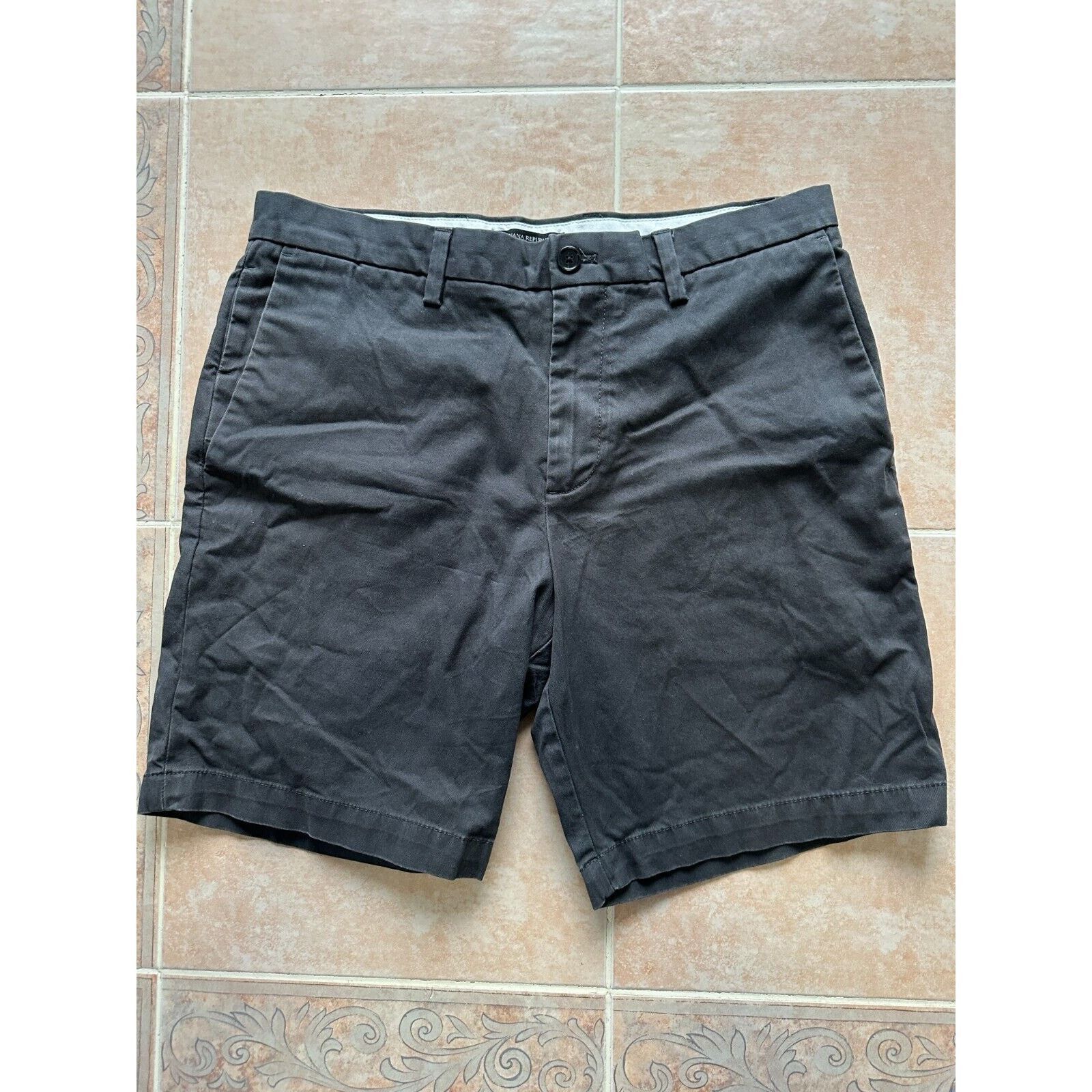 Banana Republic Banana Republic Aiden Short 9 solid rock Grey Men size 32 Size US 32 / EU 48 - 1 Thumbnail
