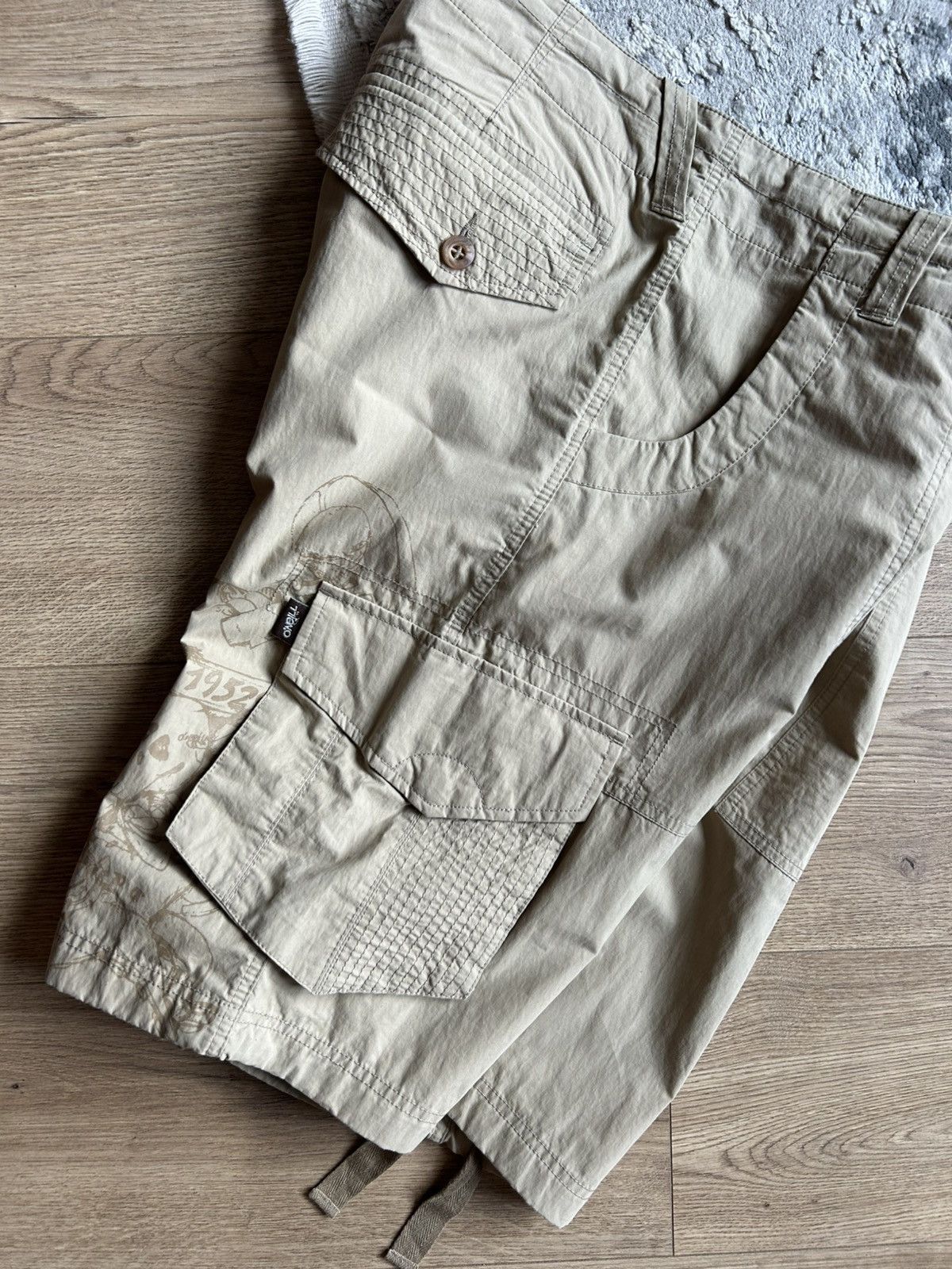 O'Neill O'neill Vintage 2000's big skull print Y2K man's shorts Size US 34 / EU 50 - 2 Thumbnail