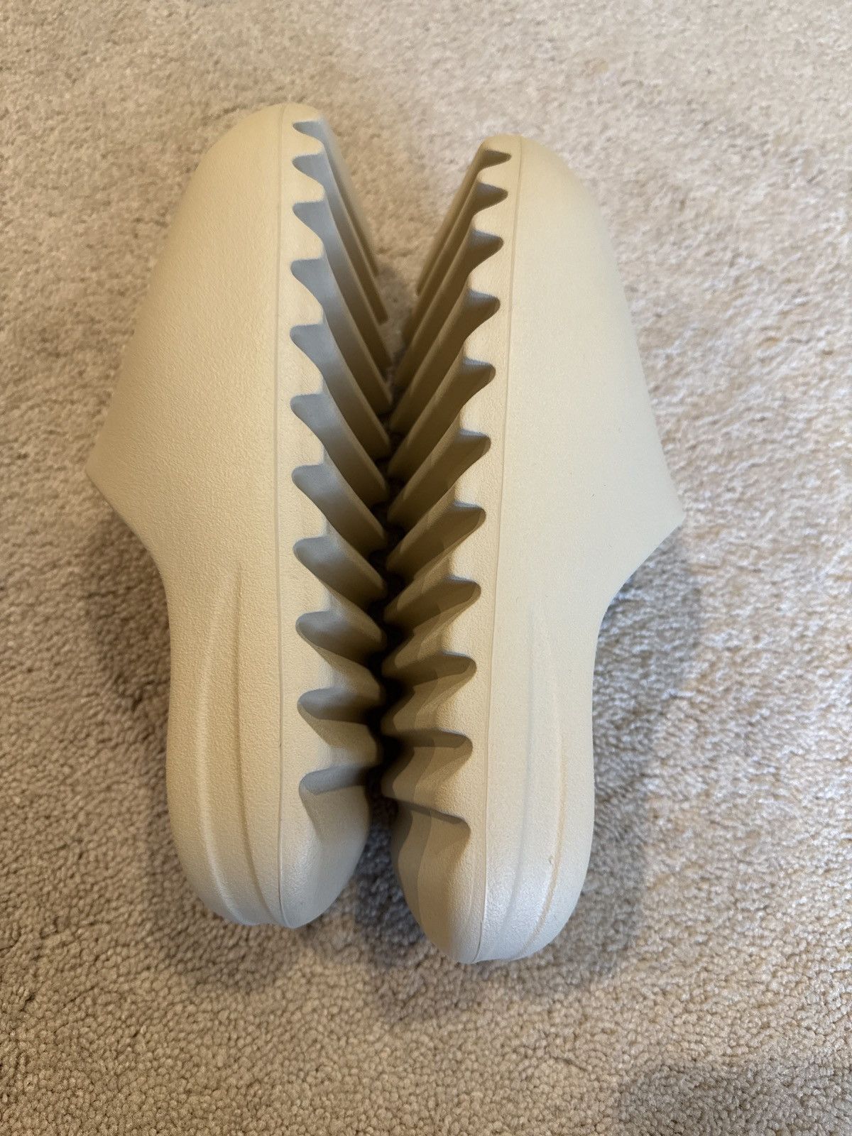 Yeezy 🔥 yeezy slides bone 2022/2023 restock size 10 Size US 10 / EU 43 - 4 Thumbnail