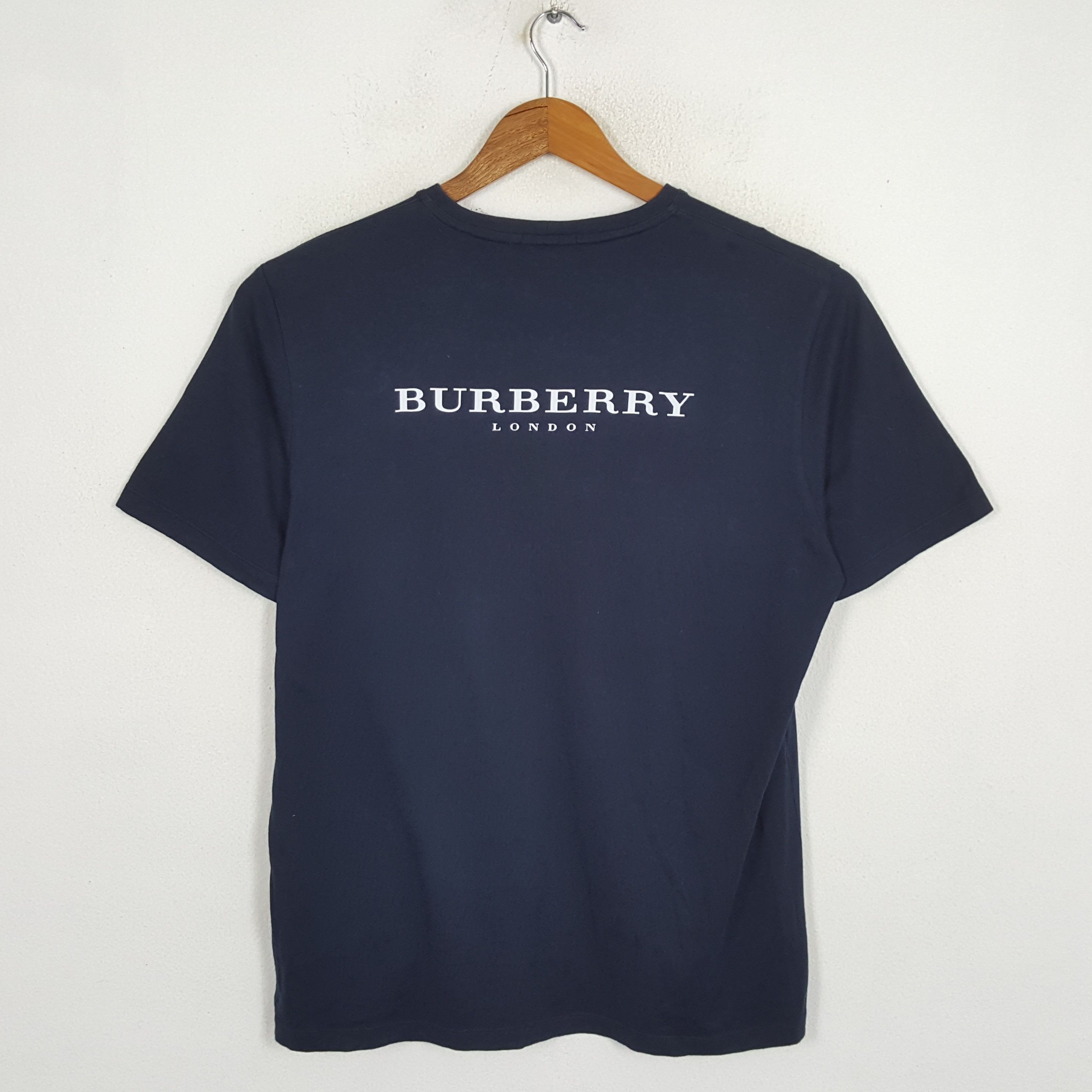 Vintage BURBERRY LONDON Spellout Design Brand T-Shirts