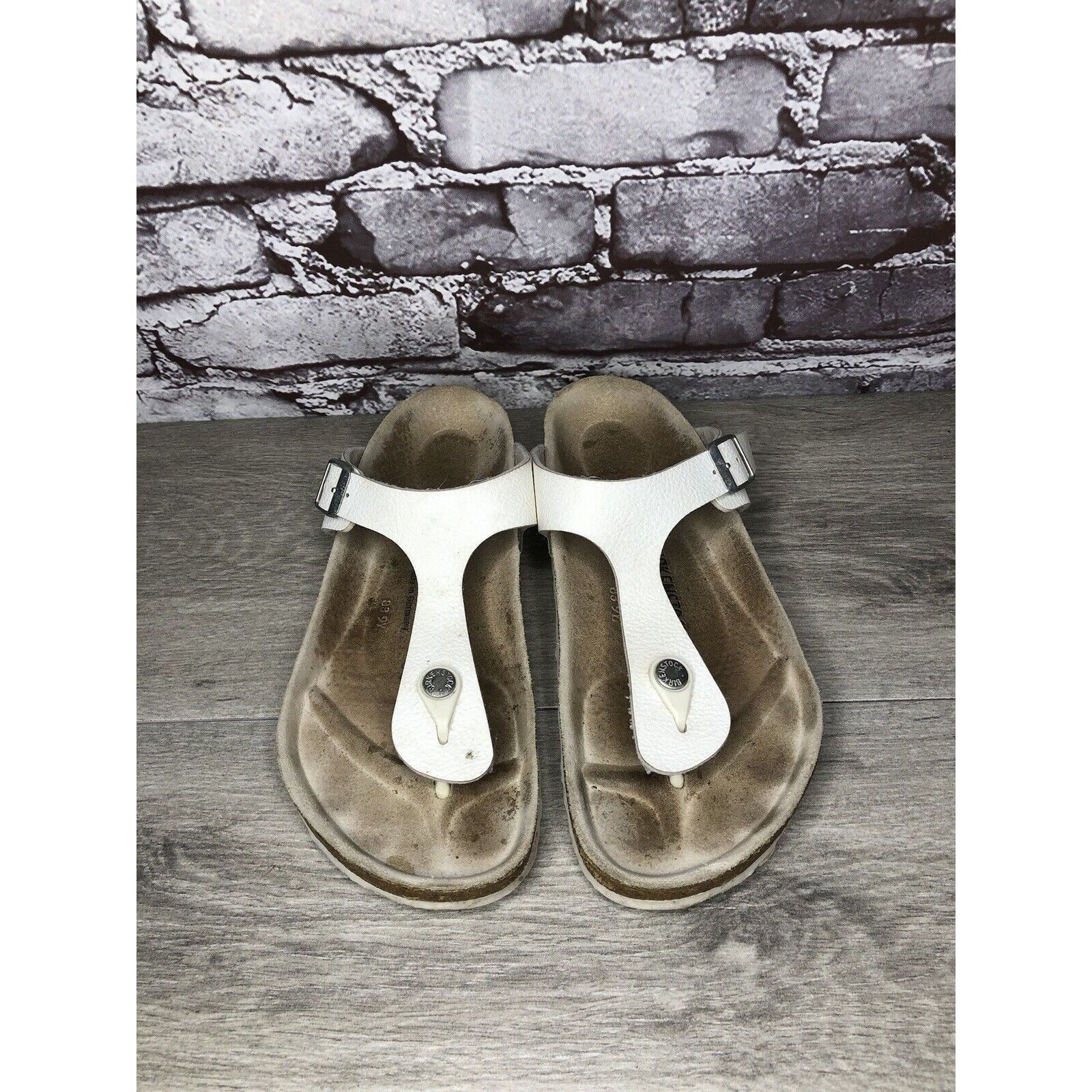Birkenstock Birkenstock Gizeh White Leather Buckle Strap Cork Sandals Wo Size US 8.5 / IT 38.5 - 8 Thumbnail