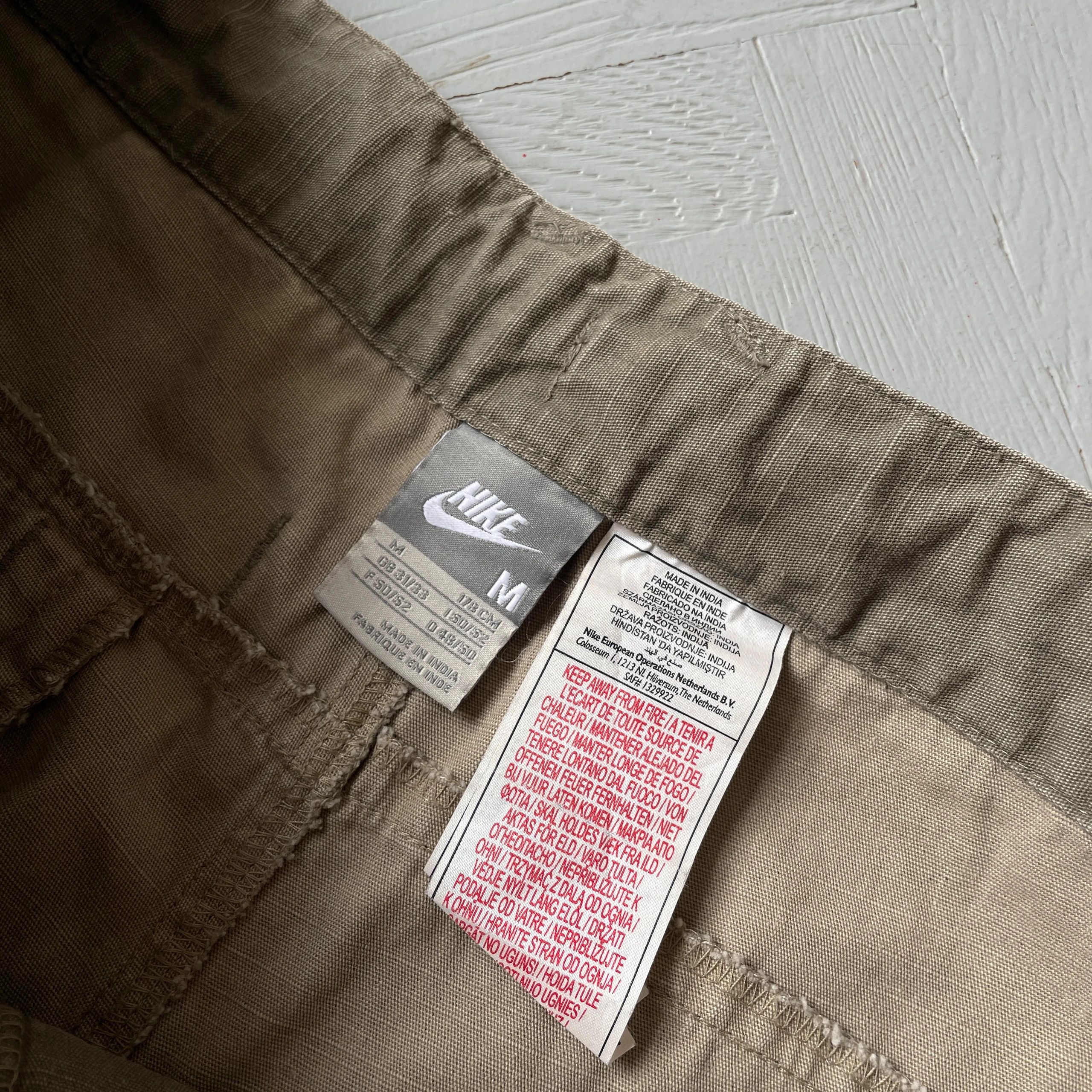 Nike Vintage Nike Cargo Shorts Size US 33 - 10 Thumbnail