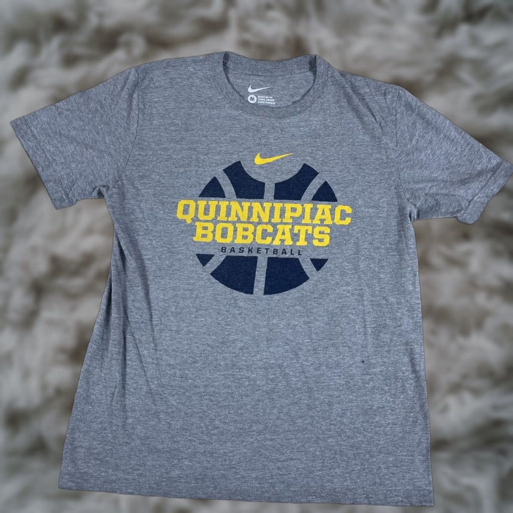 Nike VINTAGE Quinnipiac University Nike T-Shirt Mens M Gray Bobcats Basketball Hockey CT Size US M / EU 48-50 / 2 - 1 Thumbnail