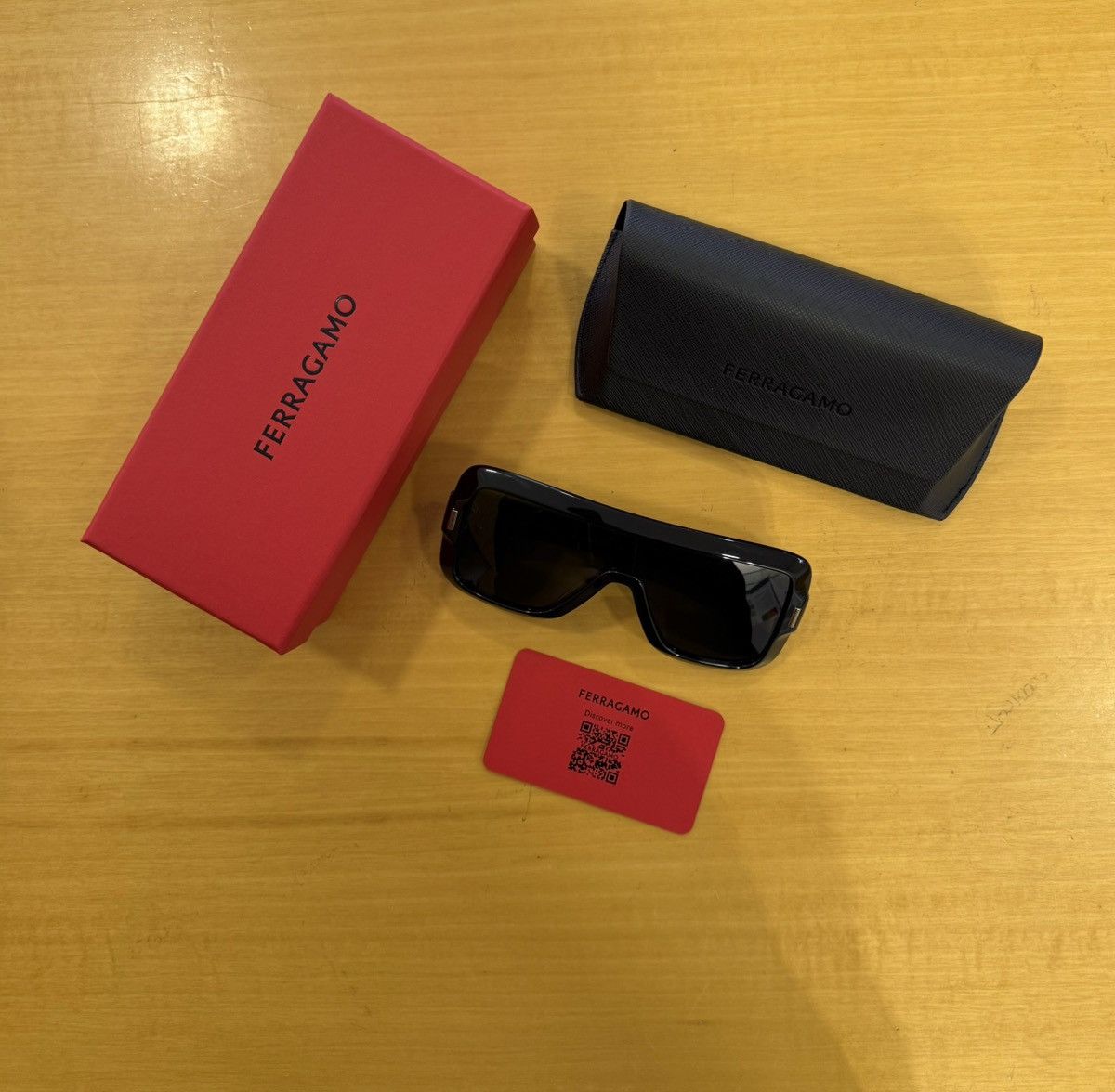 Salvatore Ferragamo Ferragamo Sunglasses SF2061SE 001 Size ONE SIZE - 8 Thumbnail