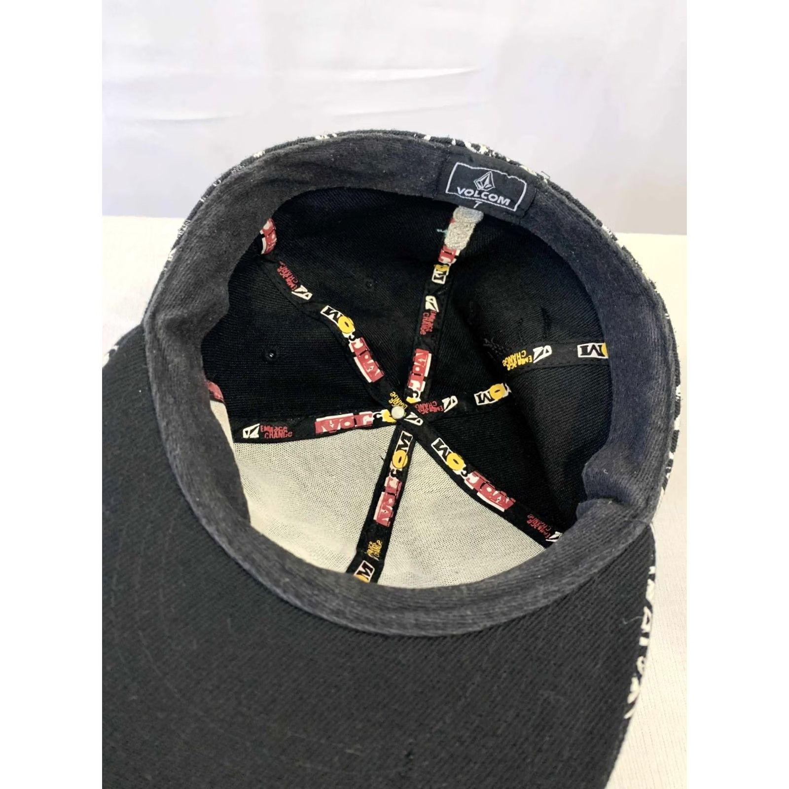 Volcom VINTAGE Volcom Fitted Hat Black White All Over Print Logo Y2K Streetwear Skate Cap Size 7 Mens Size ONE SIZE - 7 Thumbnail