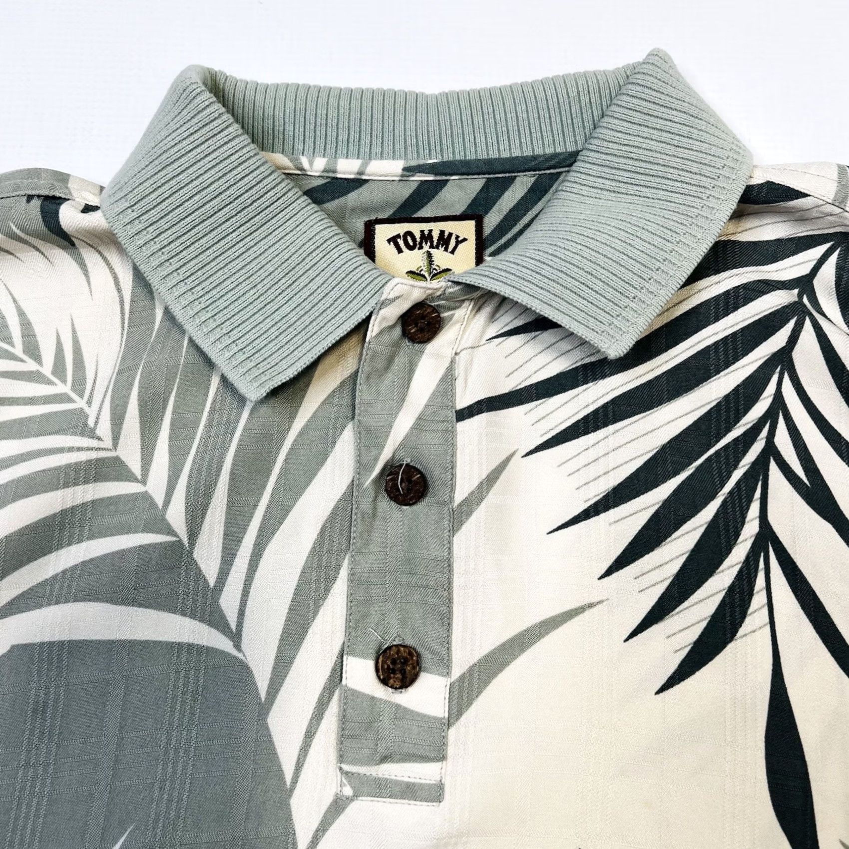 Tommy Bahama VINTAGE Tommy Bahama Shirt Palm Leaf 100% Silk Short Sleeve Green Beige L Mens Regular Button-Up Shirt Size US L / EU 52-54 / 3 - 3 Thumbnail