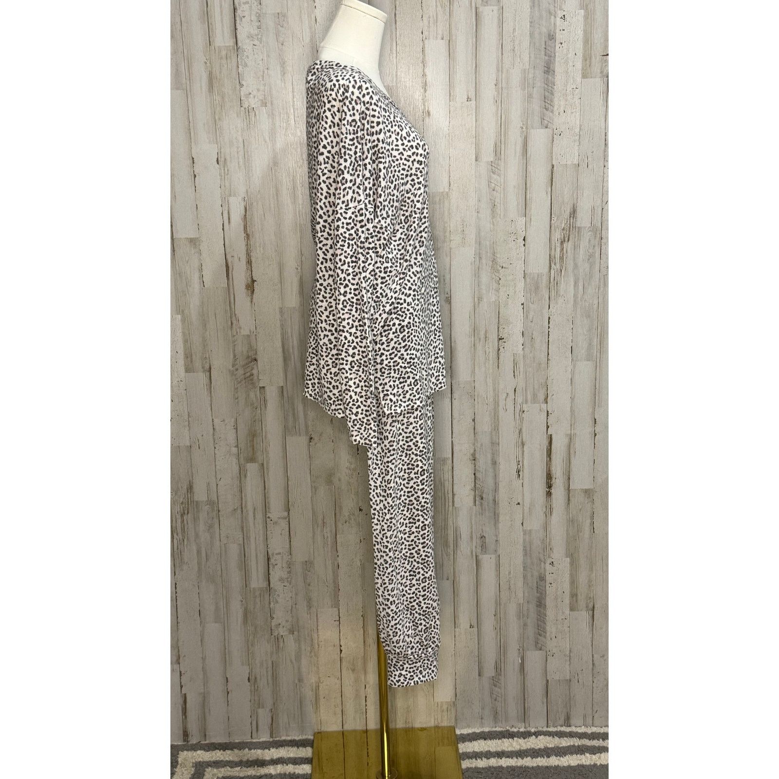 Victoria's Secret Victoria's Secret Women's XL Leopard Print Pajama Set Size 34" / US 12 / IT 48 - 4 Thumbnail