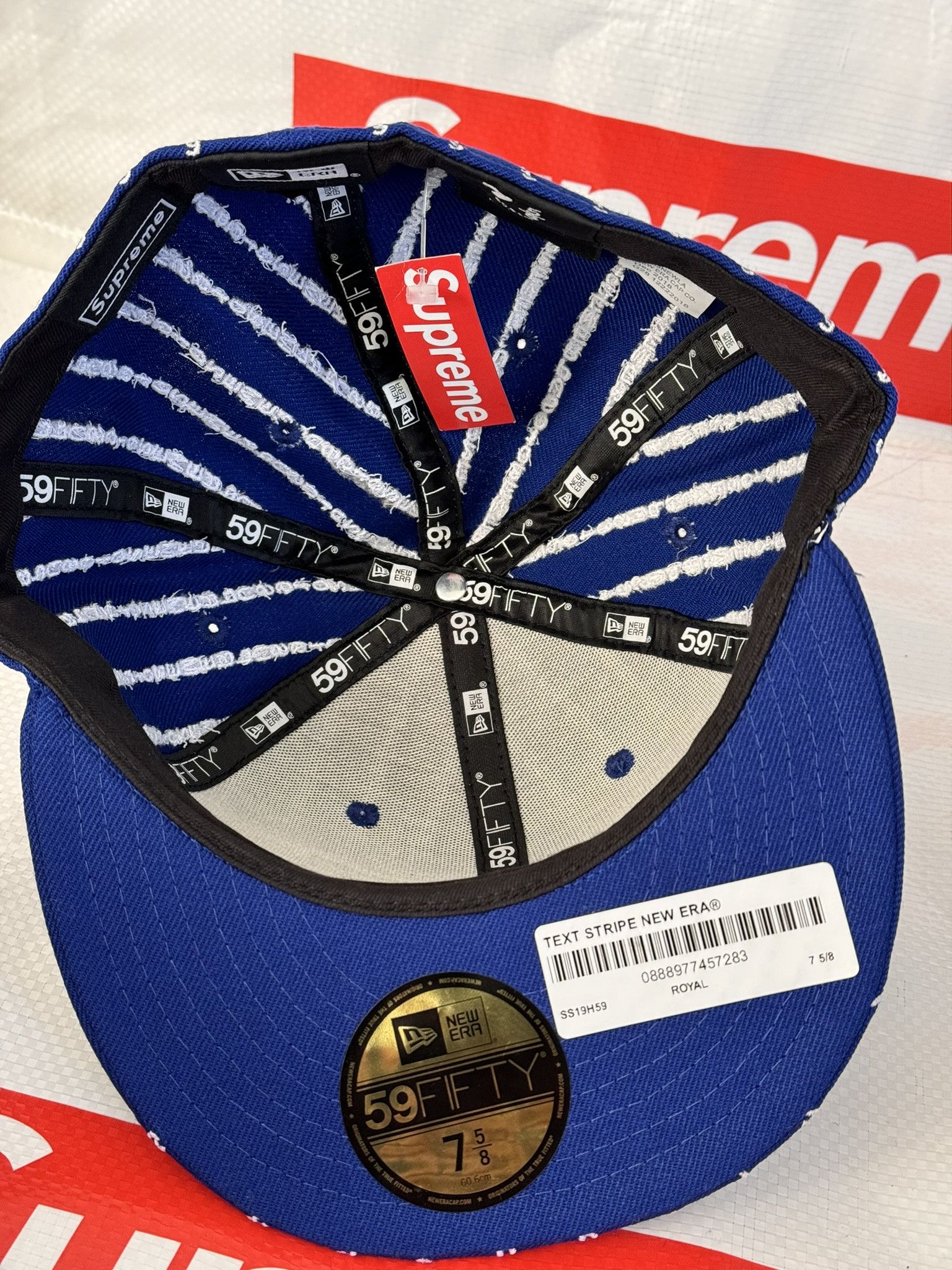 Supreme Text Stripe New Era Cap Royal HAT 7 5/8