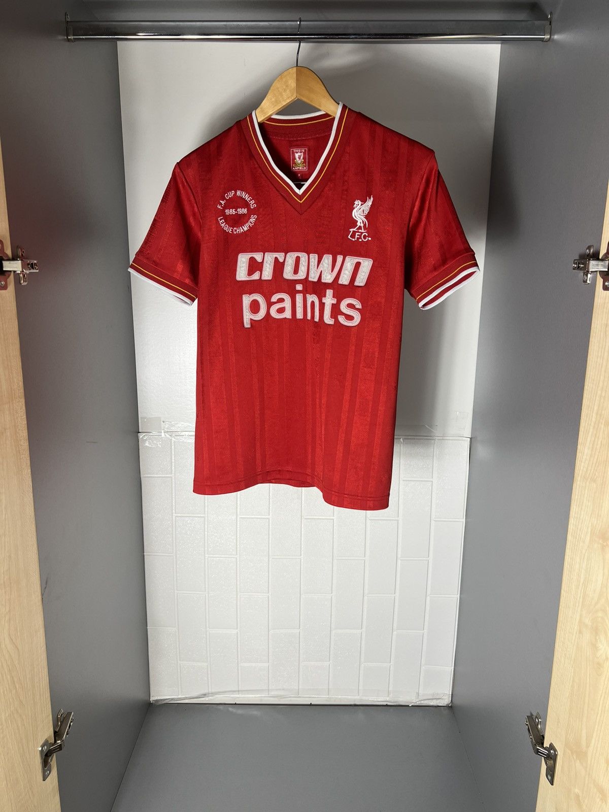 Vintage VERY RARE FC LIVERPOOL ENGLAND SOCCER JERSEY RETRO Y2K 90s Size US S / EU 44-46 / 1 - 8 Thumbnail