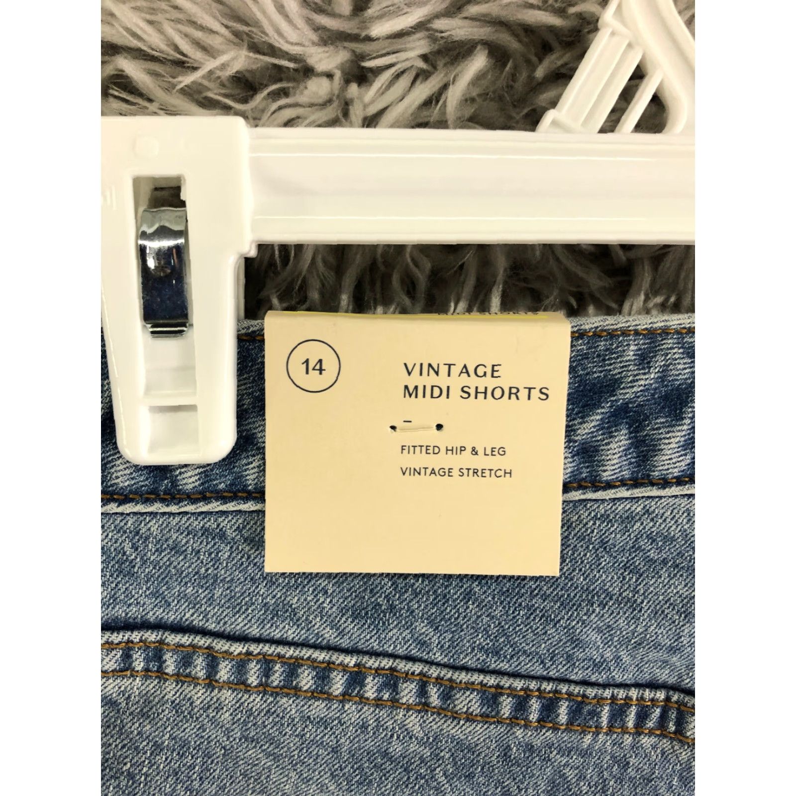 Vintage VINTAGE Universal Thread Midi Shorts Womens Size 14 Blue Denim Jean Shorts Size 36" / US 14 / IT 50 - 5 Thumbnail