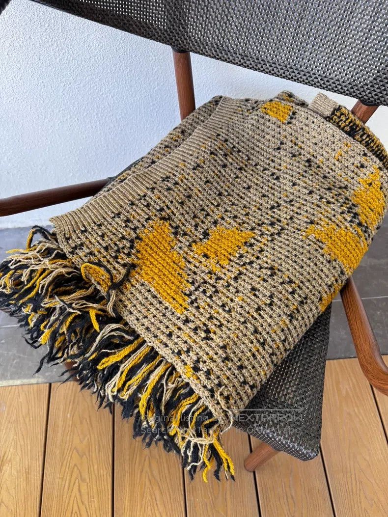 Dries Van Noten Dries Van Noten Printed Single-Side Frayed Wool Scarf Size ONE SIZE - 4 Thumbnail
