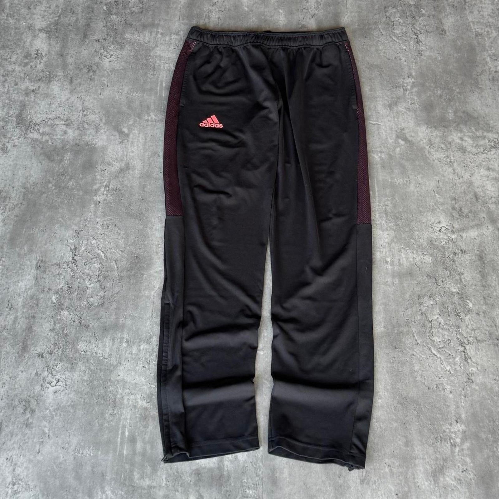 Adidas × Japanese Brand × Vintage Vintage Y2K Adidas Barricade Tech Cyber Grunge Sweatpants Size US 34 / EU 50 - 1 Thumbnail