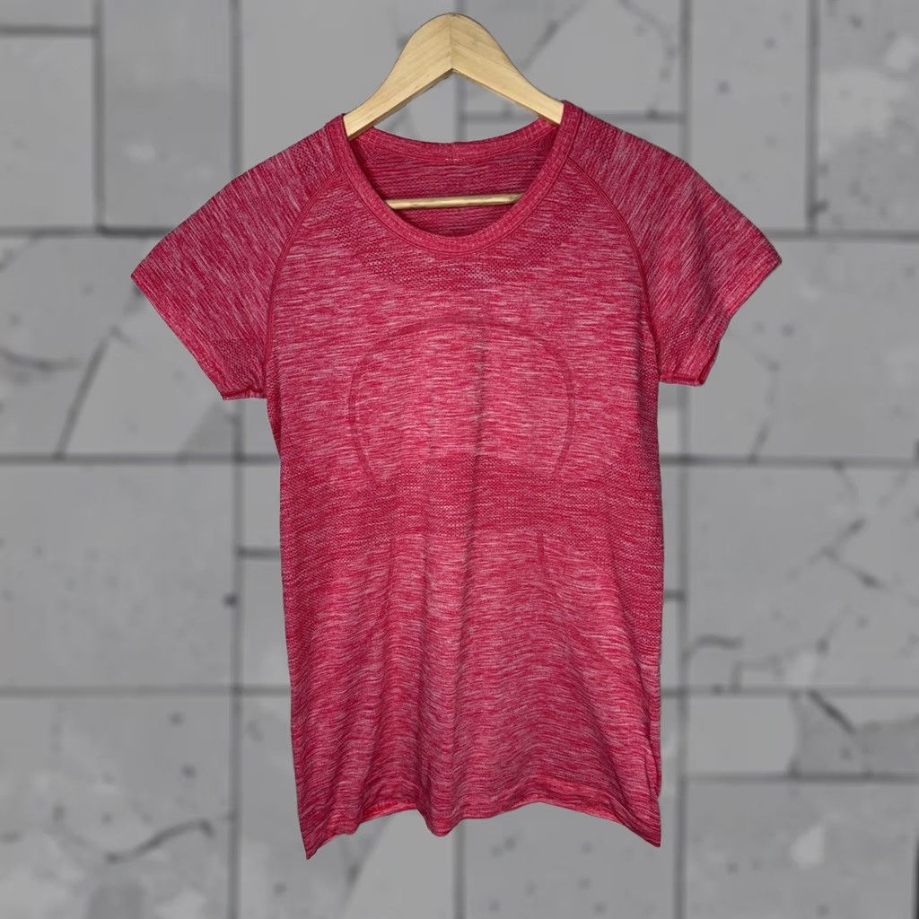 Lululemon Lululemon Pink Stretchy Athletic Shirt T-Shirt Womens Size 10 Regular Pink Athleticwear 2010s? Size L / US 10 / IT 46 - 1 Thumbnail