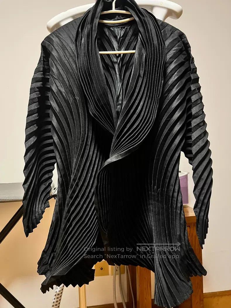 Issey Miyake Issey Miyake Main Line Coat, Black Size M / US 6-8 / IT 42-44 - 1 Thumbnail