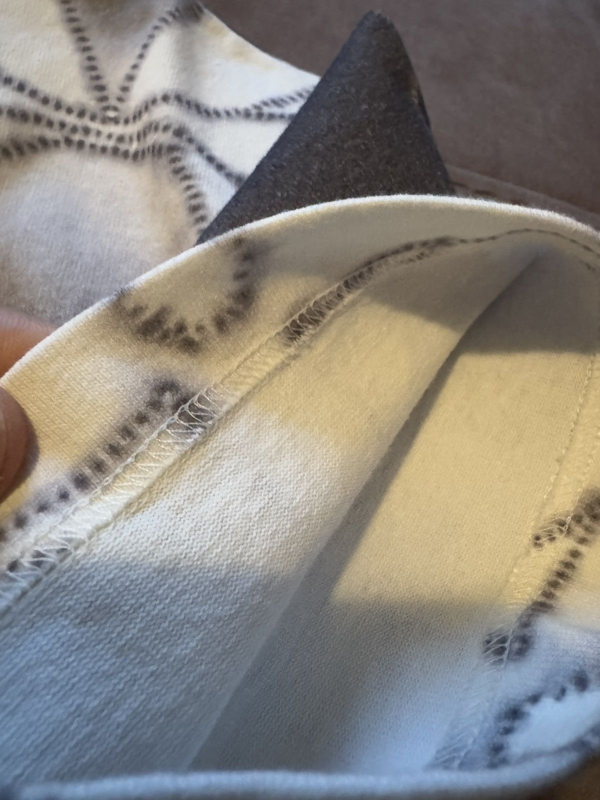 Louis Vuitton LOUIS VUITTON tshirt , real measurements by tape in photos Size US M / EU 48-50 / 2 - 21 Thumbnail