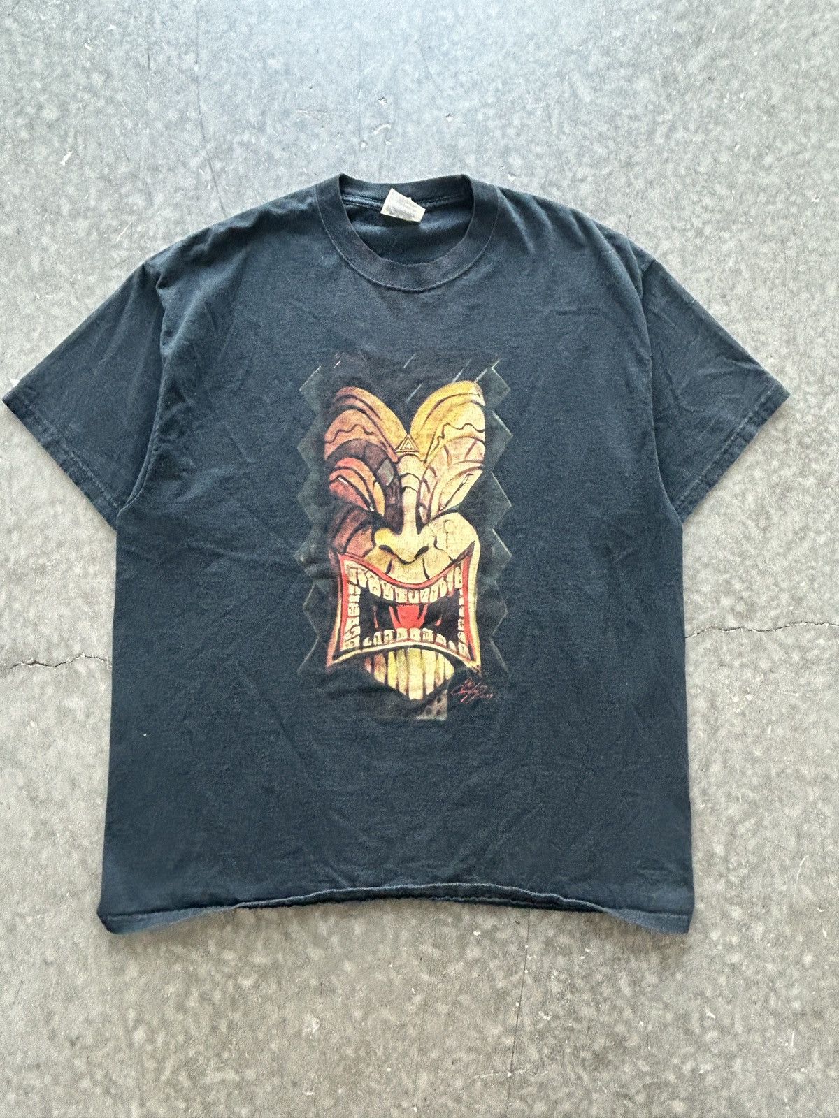 Vintage Vintage Y2K Faded Black Tiki Head Graphic Tee Size US XL / EU 56 / 4 - 1 Thumbnail