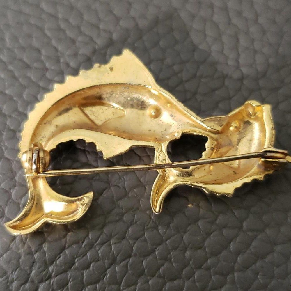 Designer Vintage Damascene Brooch Swordfish spearing Small Fish Size ONE SIZE - 6 Thumbnail