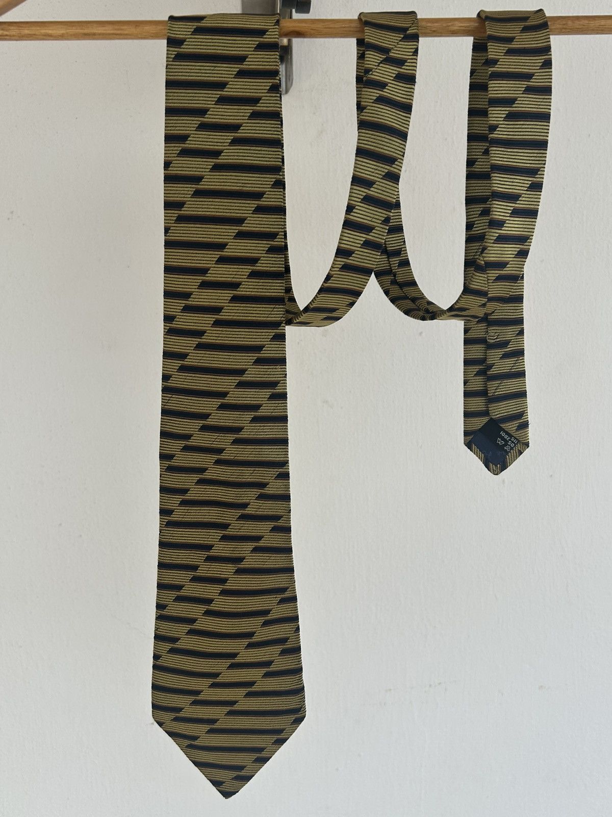 Salvatore Ferragamo Salvatore Ferragamo Vintage Tie Gold Black Size ONE SIZE - 1 Thumbnail