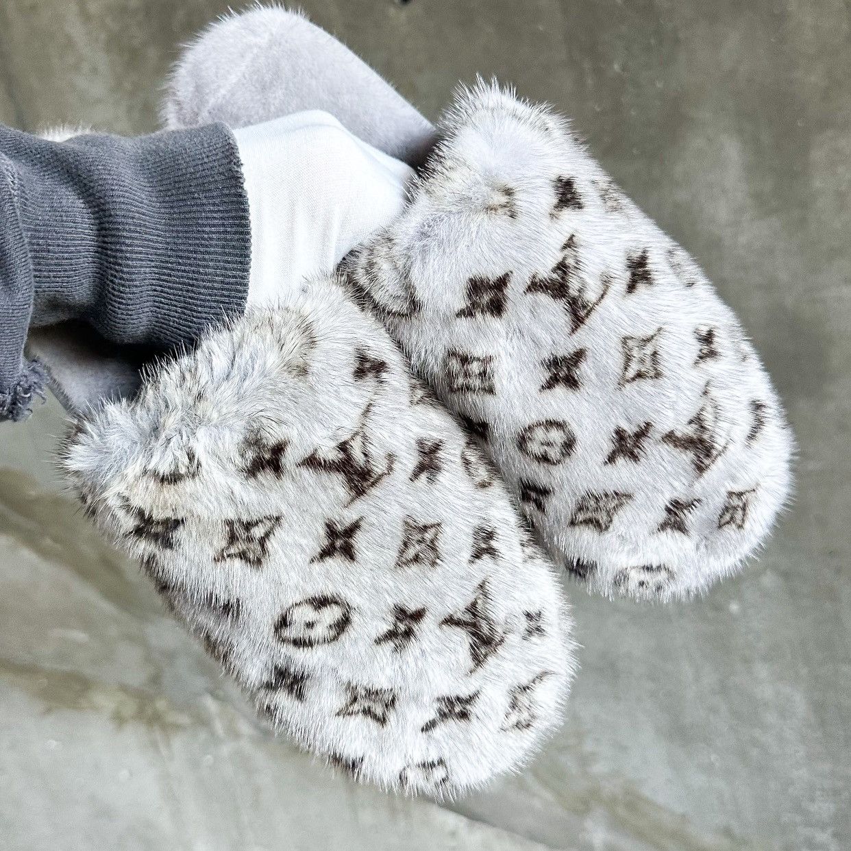 JAPAN EXCLUSIVE MINK FUR CLOG SLIPPERS
