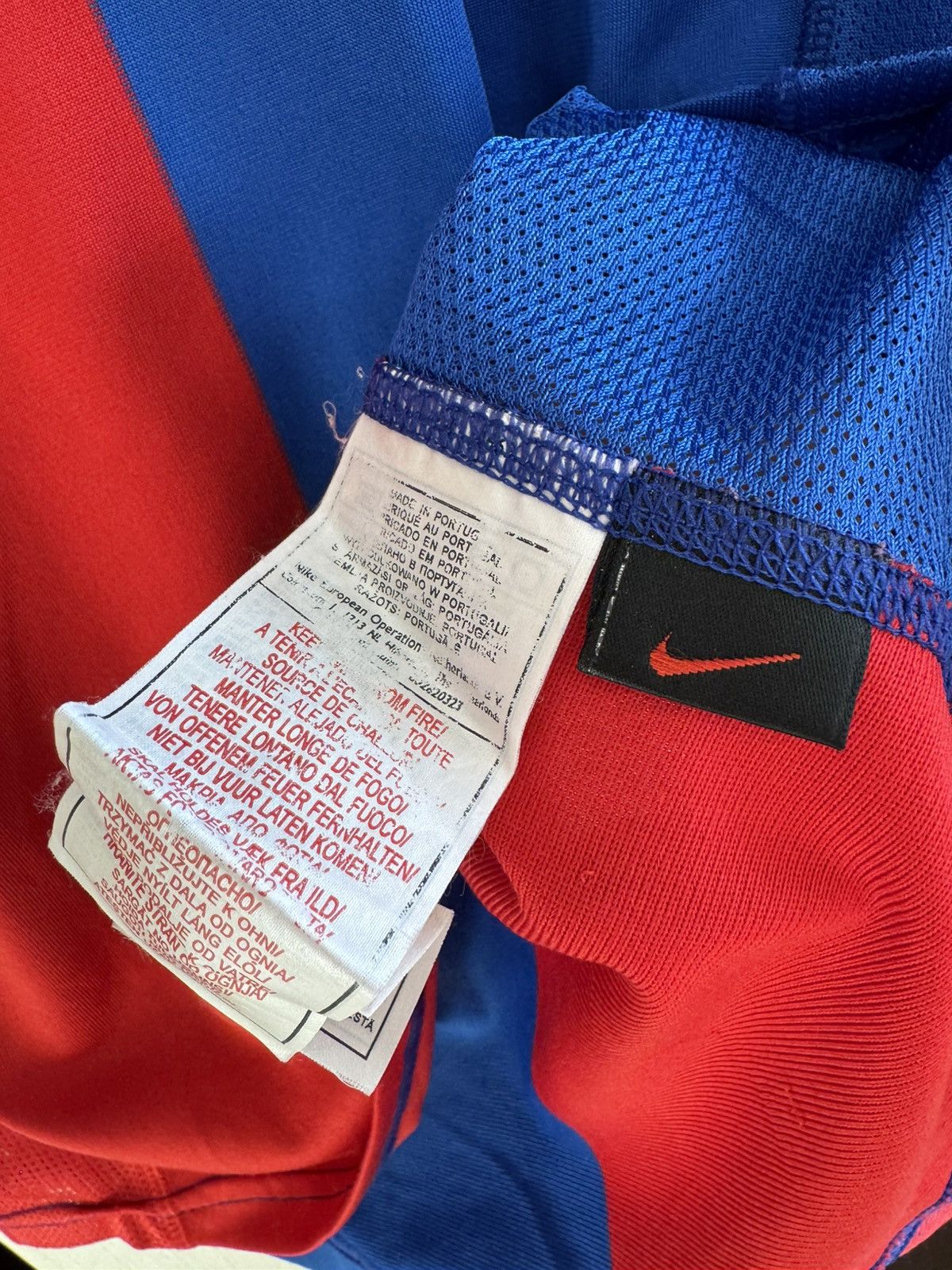 Nike Vintage Basel 2002-2004 Signed Home Soccer Jersey Kit Shirt Size US S / EU 44-46 / 1 - 19 Thumbnail