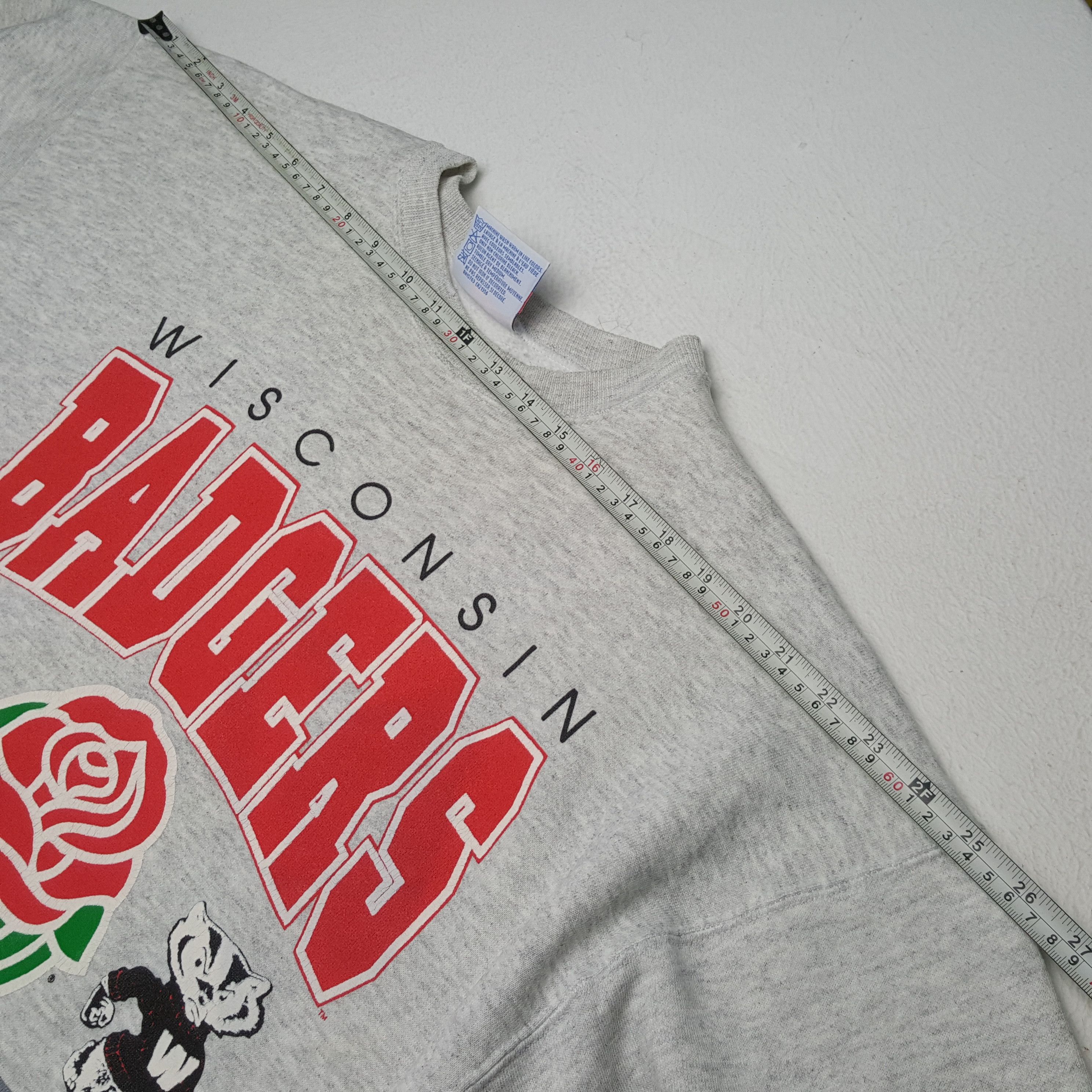 NFL × Vintage Vintage 90's WISCONSIN BADGER ROSE BOWL NFL Promo Sweatshirt Size US XL / EU 56 / 4 - 4 Thumbnail