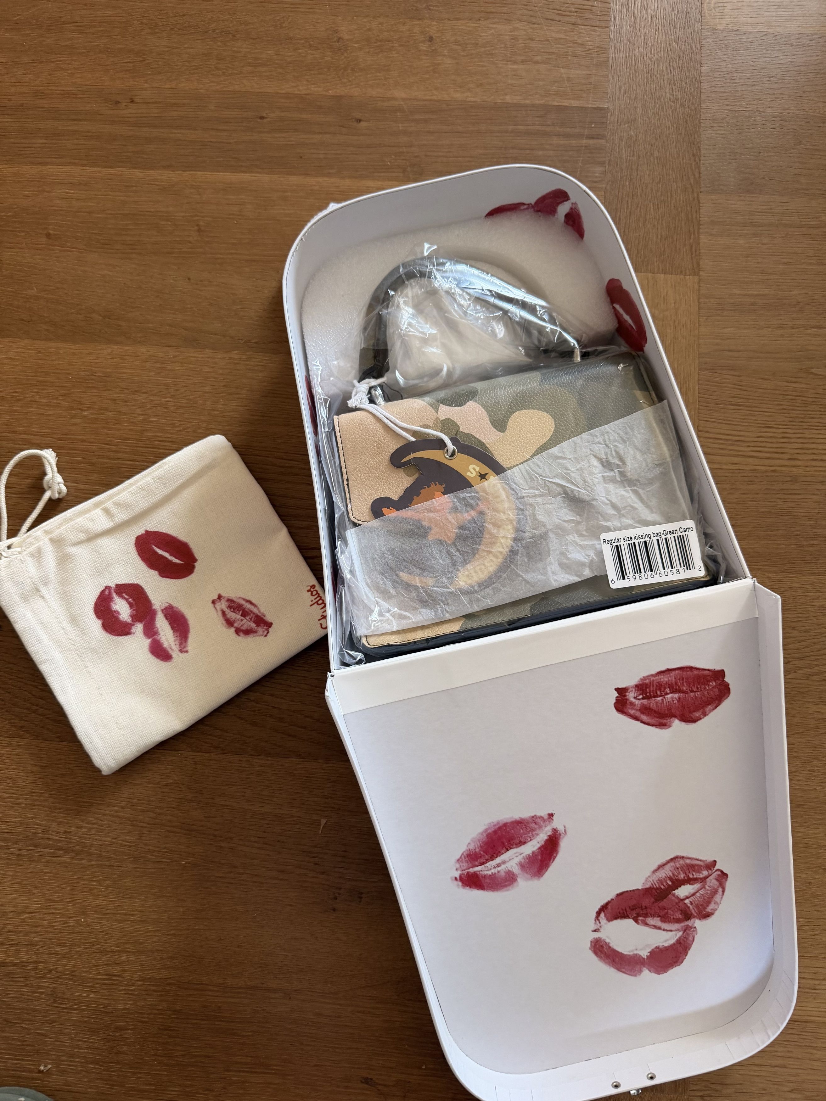 KidSuper KidSuper Studios Kissing Bag Size ONE SIZE - 3 Thumbnail