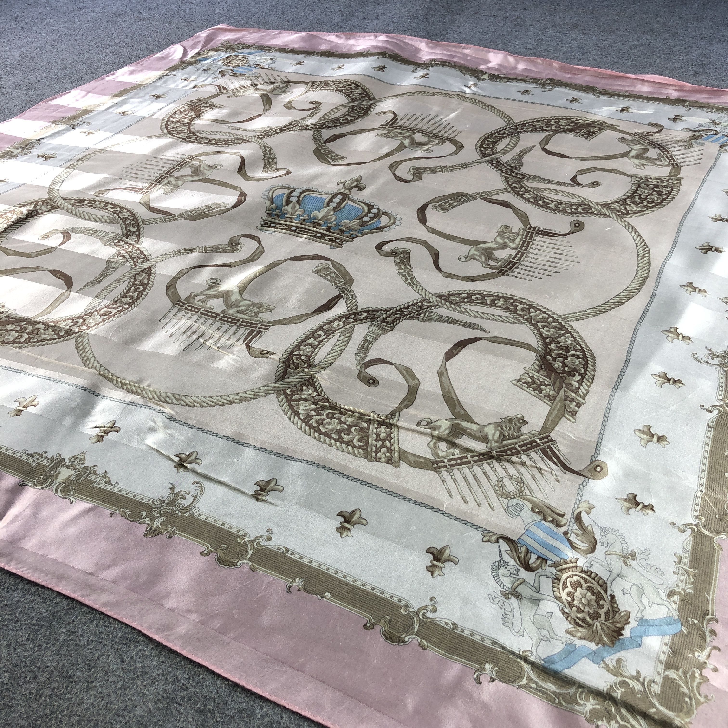 Japanese Brand Vintage Cream Baroque Crown Heraldic Print Silk Scarf M1082 Size ONE SIZE - 3 Thumbnail