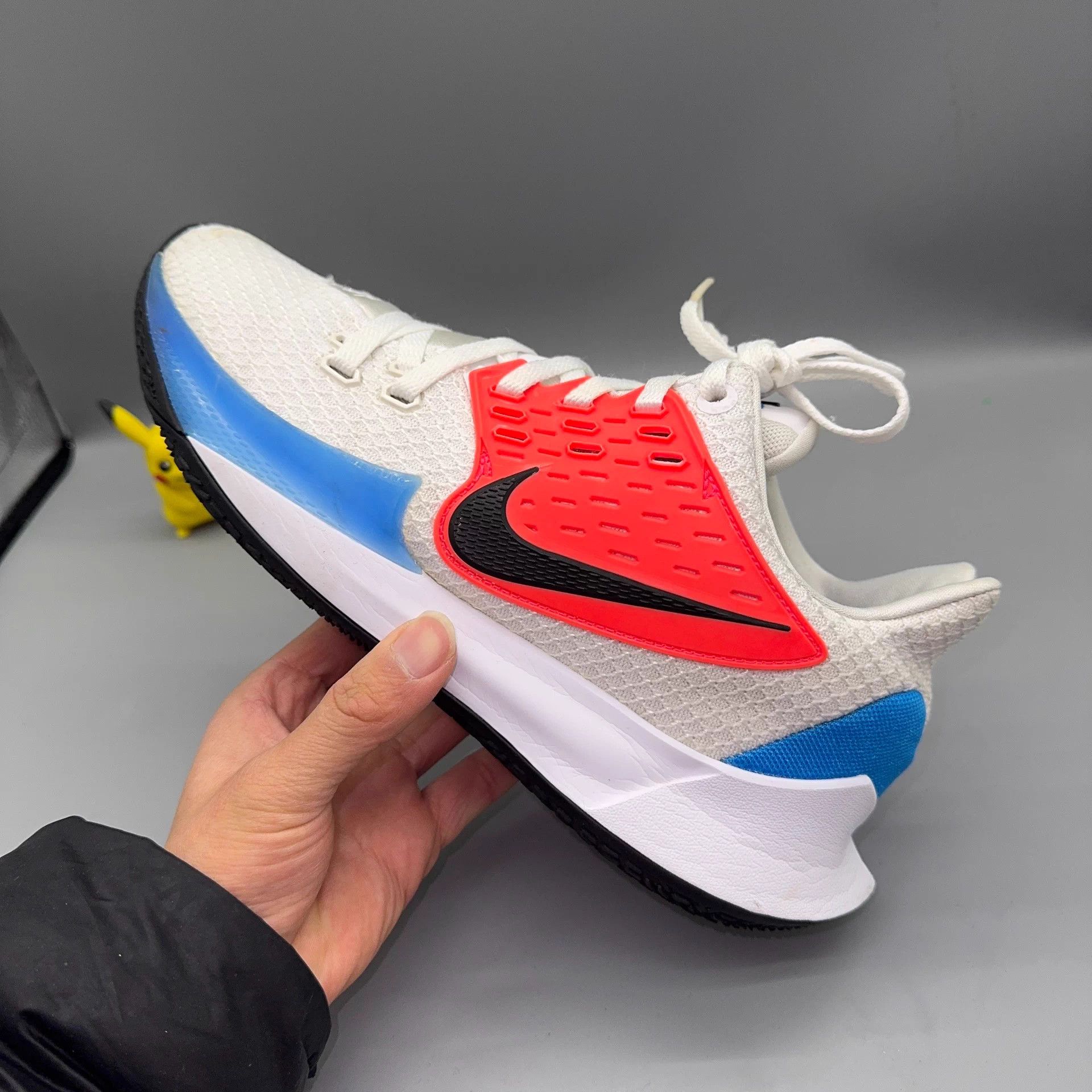 Nike Nike Kyrie Low 2 White Black Red 44 Size US 11 / EU 44 - 6 Thumbnail