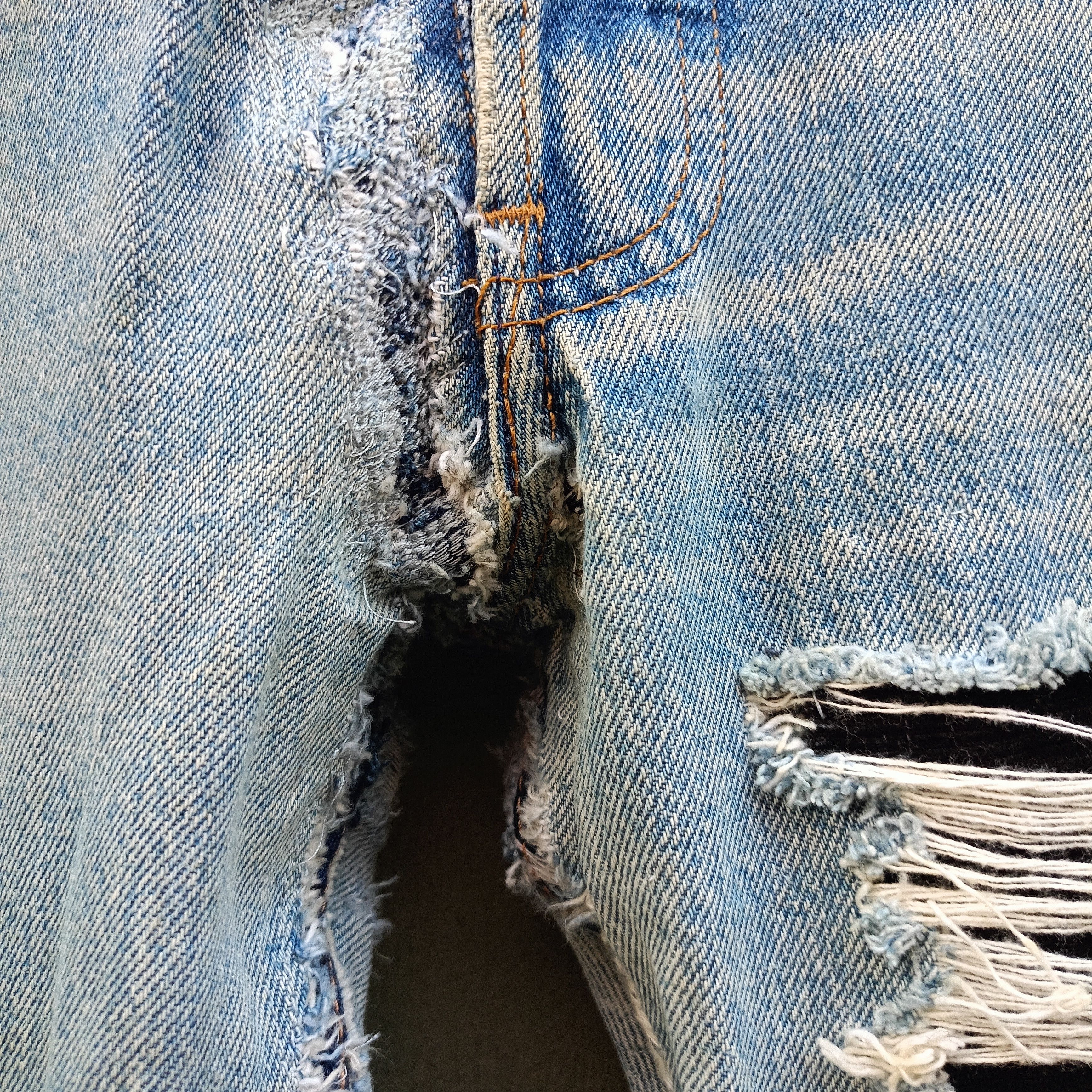 Levi's Vintage Clothing Levi's 501 Distressed jeans Vintage Usa Size US 33 - 9 Thumbnail