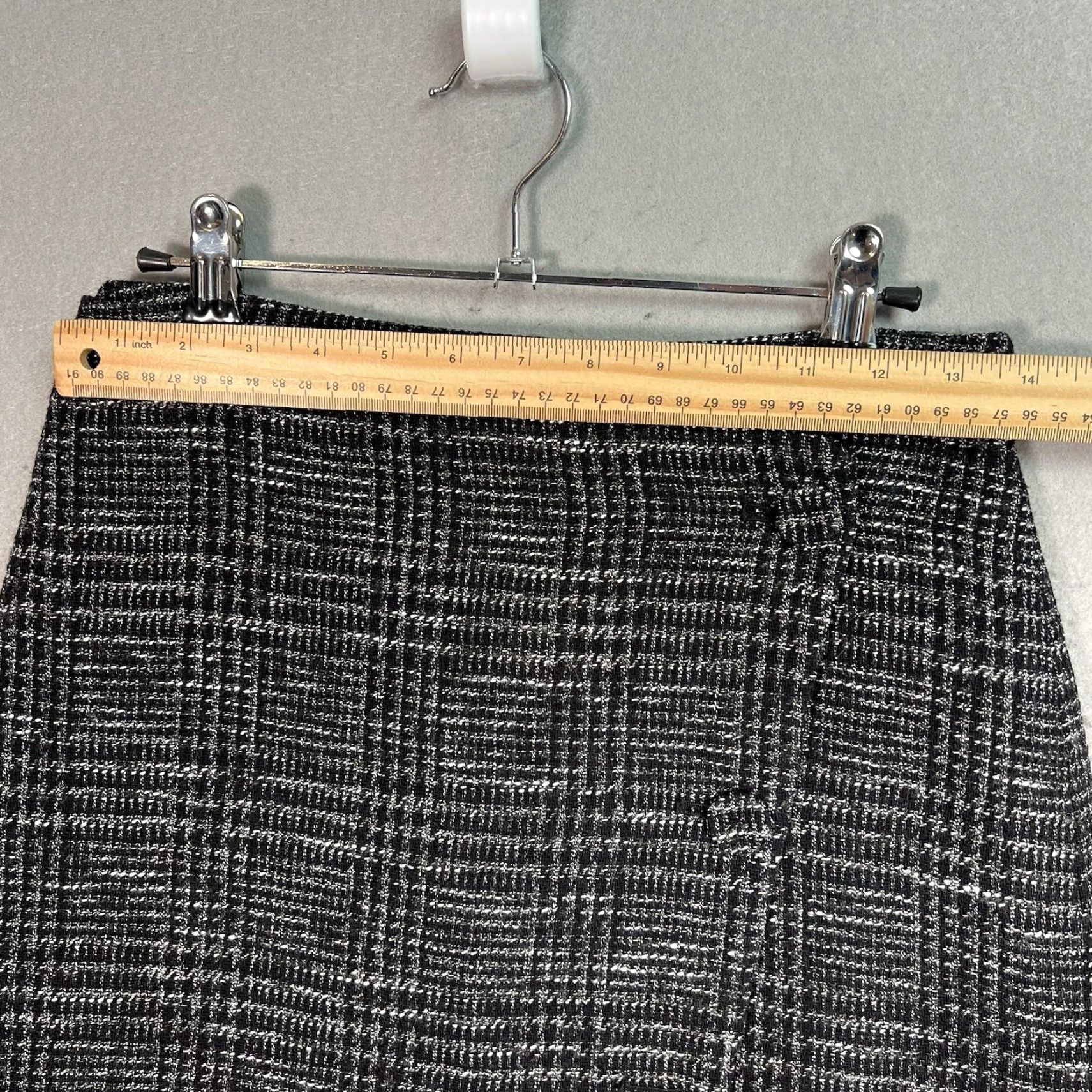 Club Monaco Club Monaco Skirt Womens Size 2 Black Mix Wool Blend Tweed Pencil Cutaway Lined Slit Size 26" / US 2 / IT 38 - 2 Thumbnail