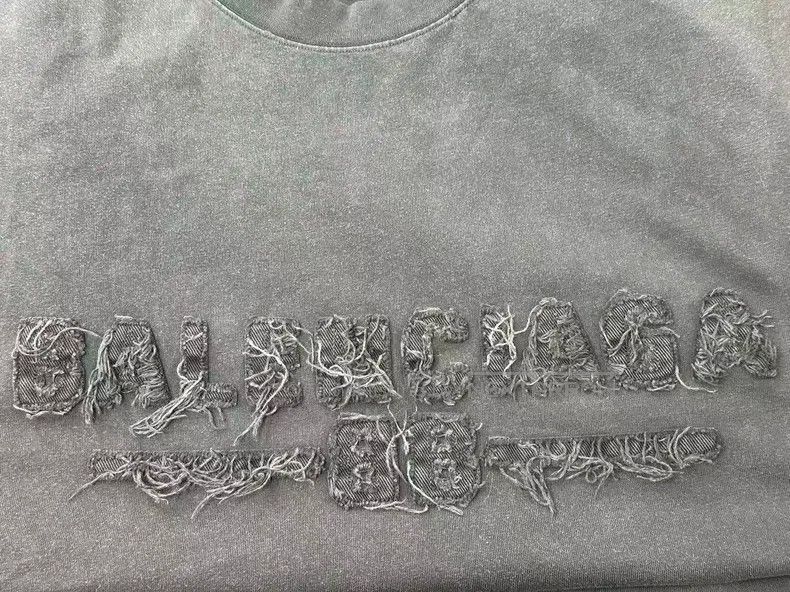 Balenciaga Balenciaga Round Neck Letter Frayed Short Sleeve T-Shirt Size US L / EU 52-54 / 3 - 3 Thumbnail