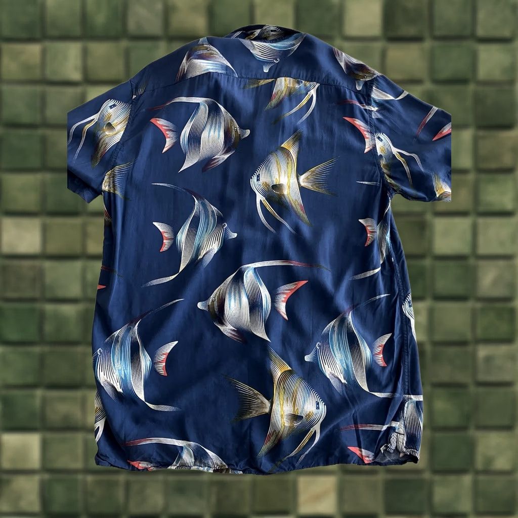 Banana Republic VINTAGE Banana Republic Shirt Mens M Blue Angel Fish All Over Print Slim Fit Rayon Beach Size US M / EU 48-50 / 2 - 1 Thumbnail