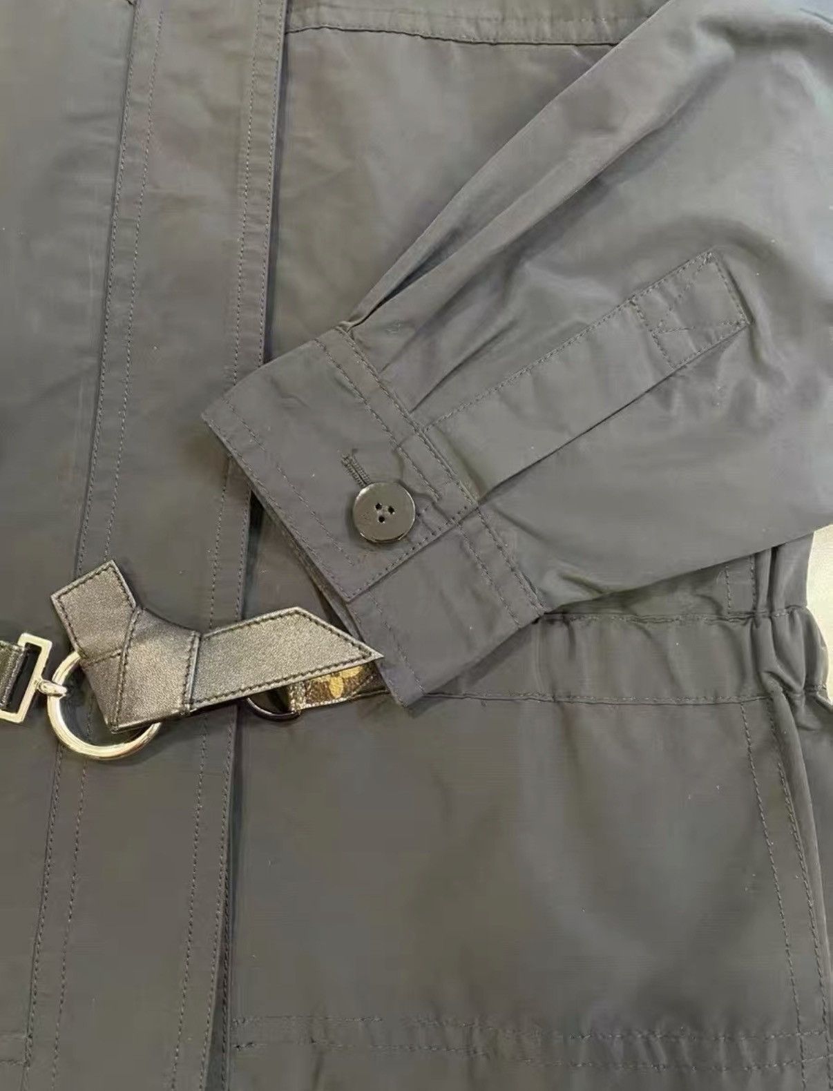 Louis Vuitton Louis Vuitton Hooded Windbreaker Jacket J33 Size M / US 6-8 / IT 42-44 - 5 Thumbnail