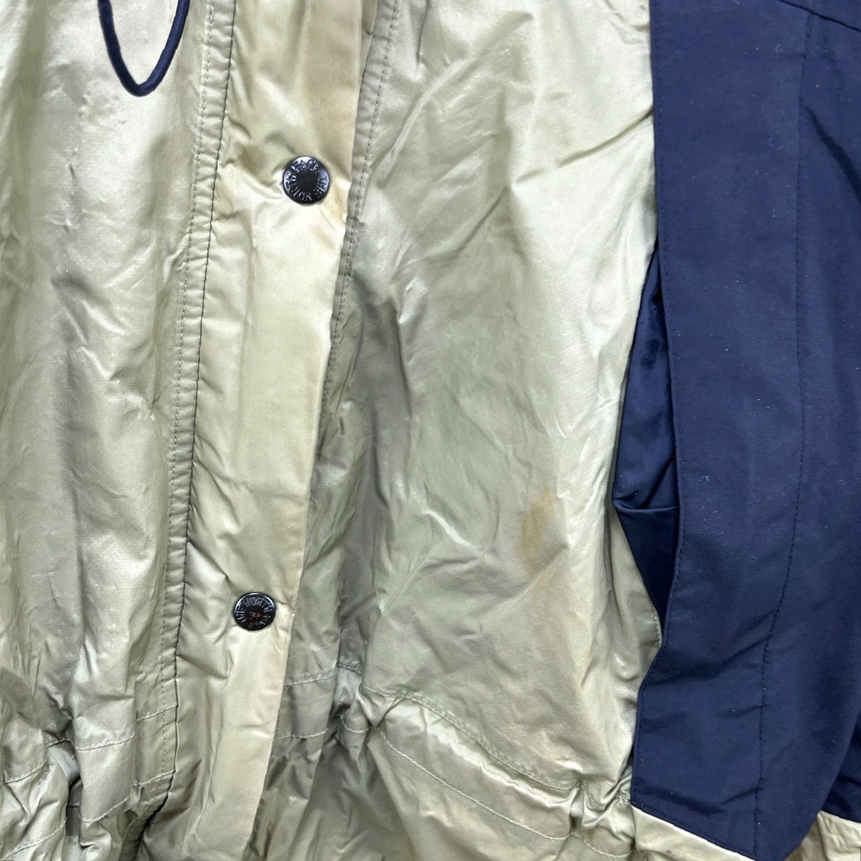 The North Face VINTAGE The North Face Gore Tex Mountain Light Shell Jacket Womens Large Size L / US 10 / IT 46 - 4 Thumbnail