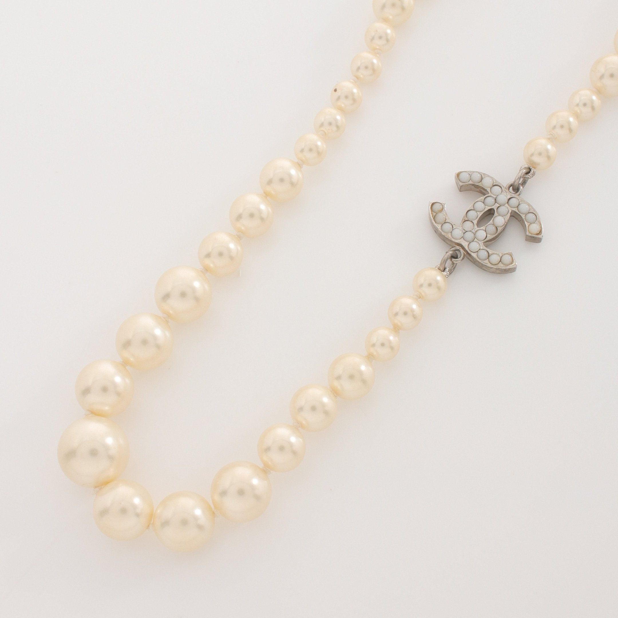 Chanel Chanel Coco Mark Long Necklace Fake Pearl Off White Silver 09V Size ONE SIZE - 1 Thumbnail
