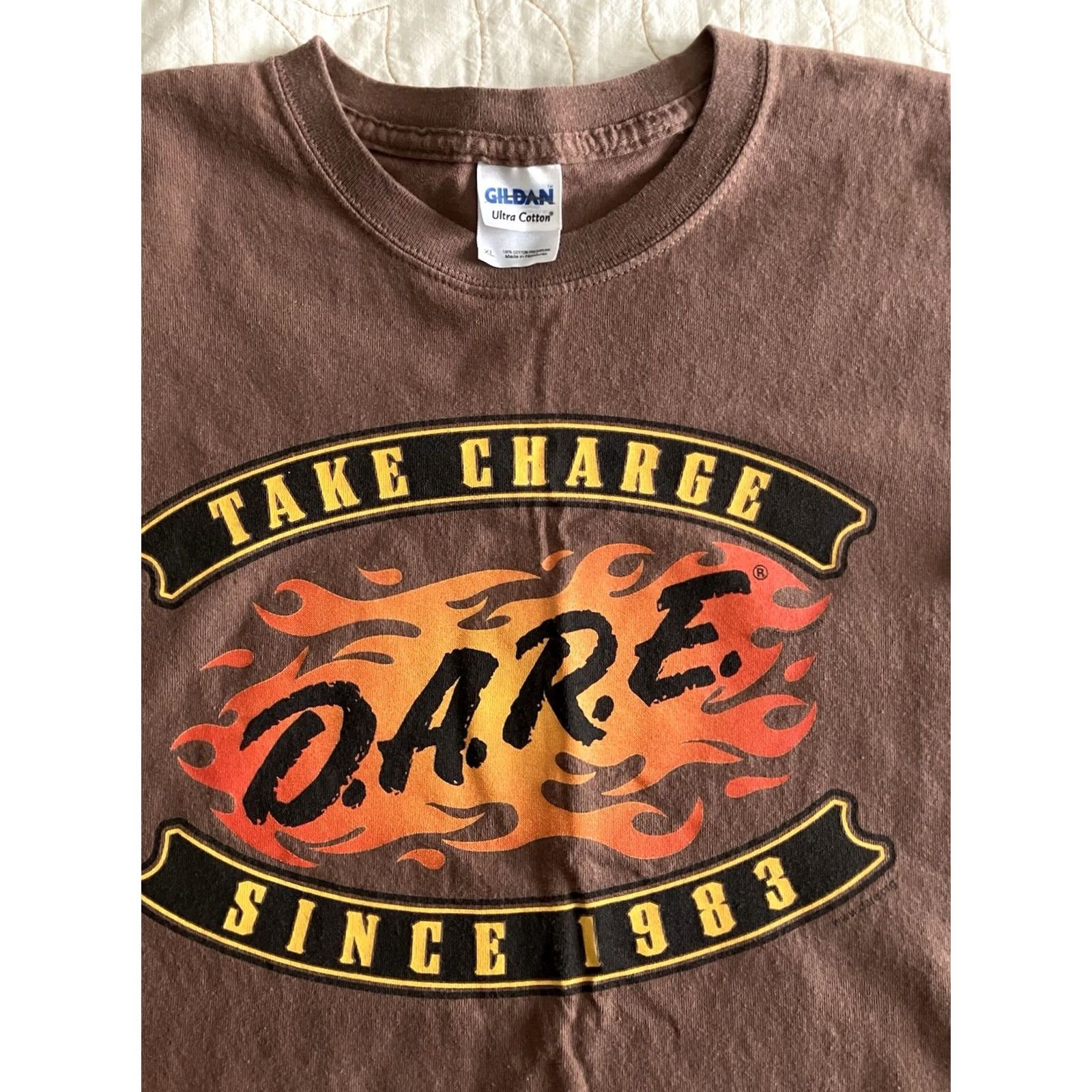 Gildan VINTAGE DARE Take Charge Brown Short Sleeve T-Shirt XL Men crew neck Cotton Graphic Print 90s 00s Size US XL / EU 56 / 4 - 2 Thumbnail