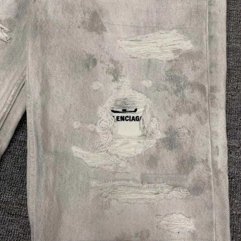 Balenciaga Balenciaga White Distressed Denim Jeans. Size US 26 / EU 42 - 8 Thumbnail