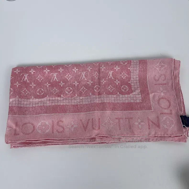 Louis Vuitton Louis Vuitton Pink and white printed mulberry silk scarf Size ONE SIZE - 3 Thumbnail