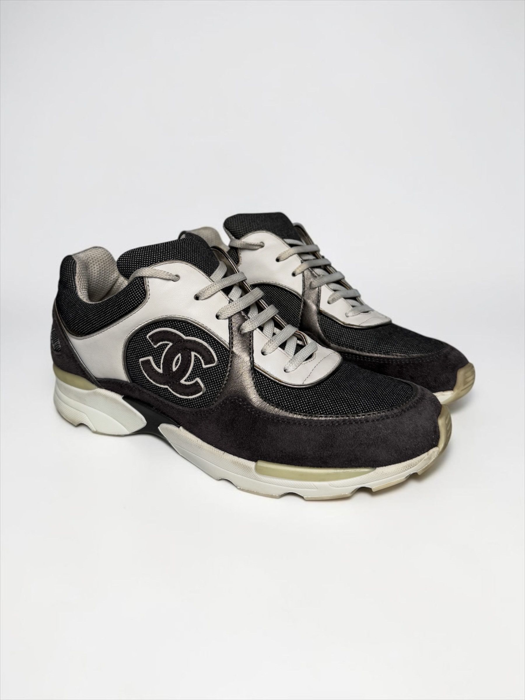 Chanel Chanel Runner Denim/Leather Dark Blue Size US 5.5 / EU 38 - 1 Thumbnail