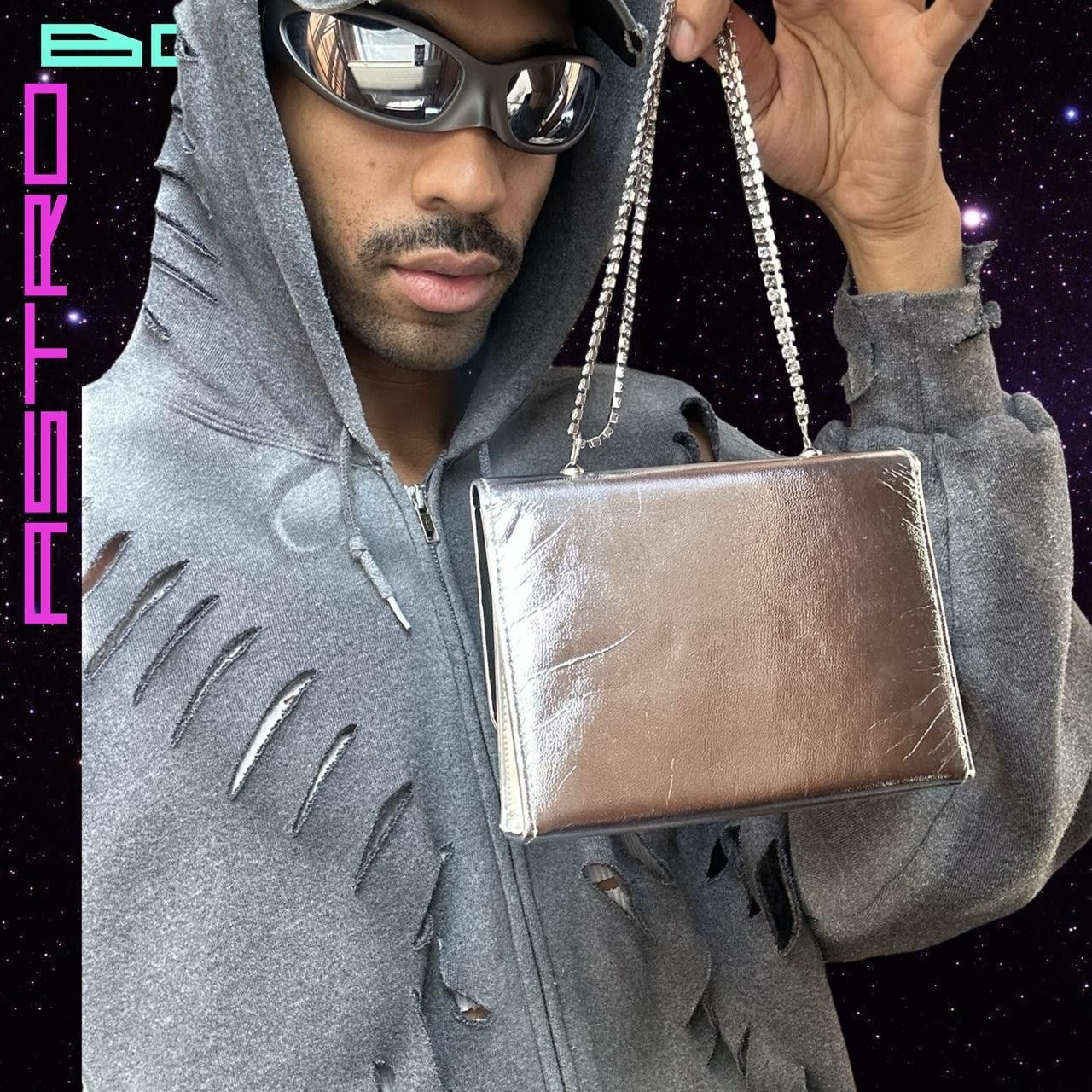 Leather VINTAGE SILVER LEATHER HAND BAG WITH DIAMANTE CHAIN Size ONE SIZE - 4 Thumbnail